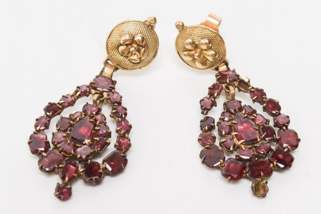 VICTORIAN BOHEMIAN 14K GOLD GARNET EARRINGS (1 of 4)