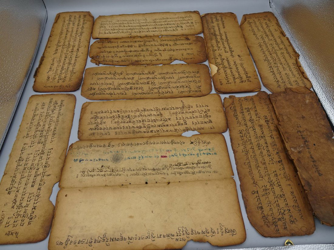 ANTIQUE EARLY ASIAN TIBETAN ELEVEN SUTRA MANUSCRIPT (1 of 17)