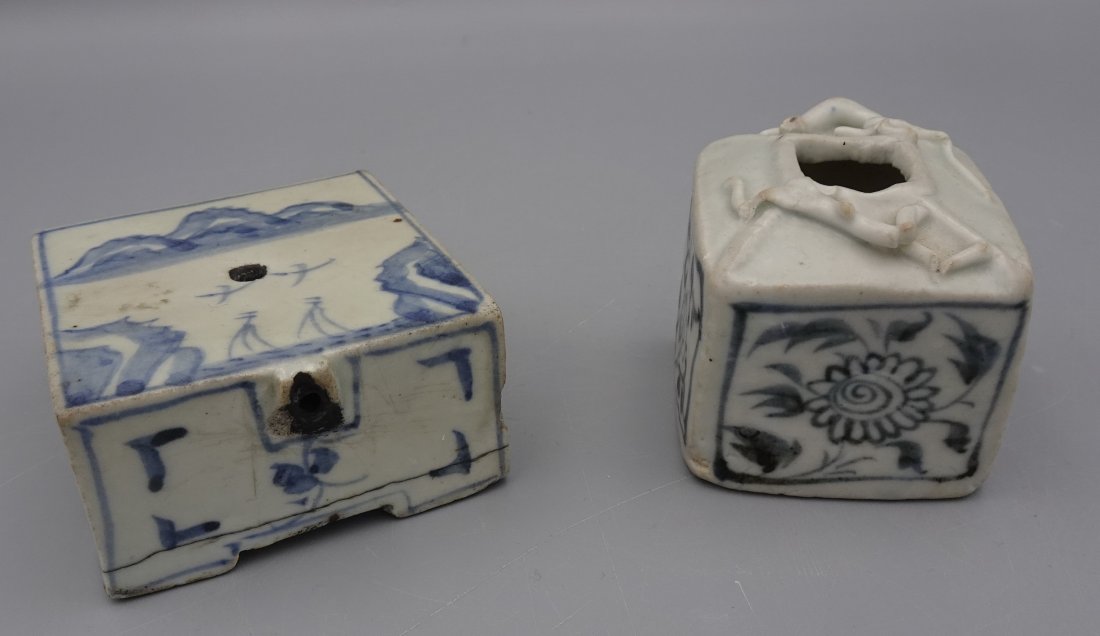 ANTIQUE CHINERSE KANGXI PORCELAIN WATER DROPPER (1 of 10)