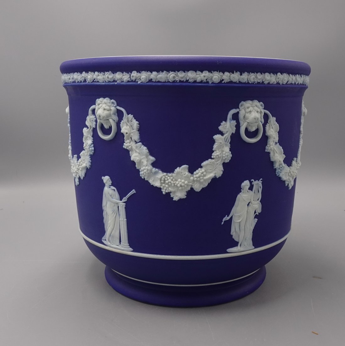 ANTIQUE WEDGWOOD JASPERWARE CACHE POT (1 of 5)