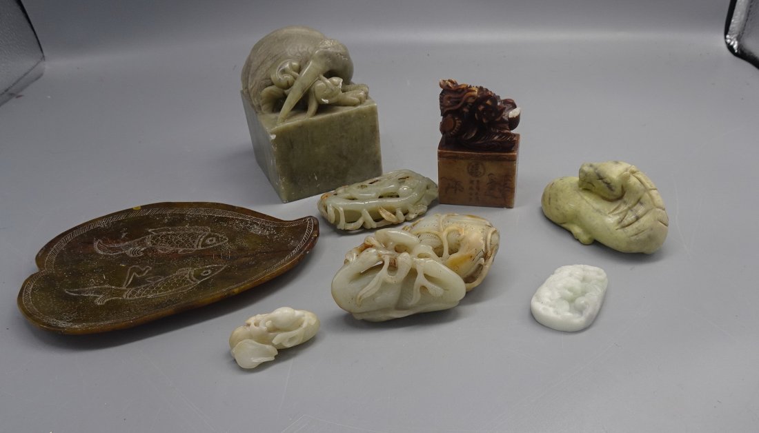 LOT OF CHINESE JADE FIGURES PENDANTS (1 of 18)