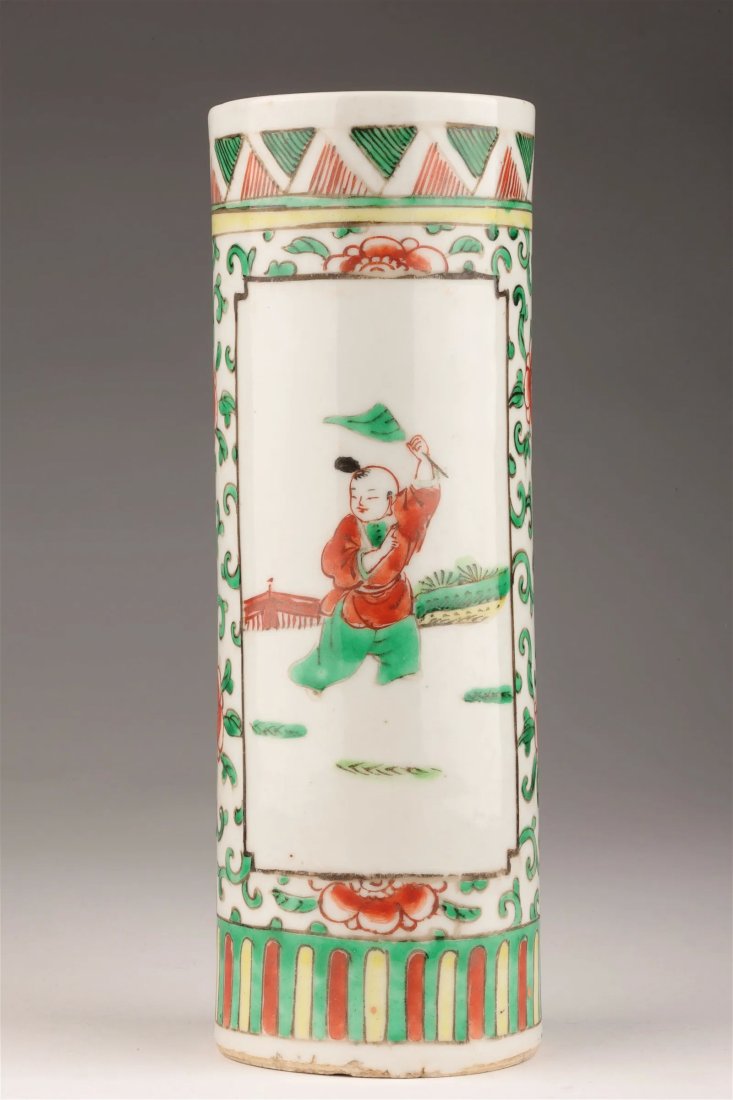 ANTIQUE CHINESE PORCELAIN FAMILLE VERTE CYLINDER HAT STAND VASE: Antique Chinese famille verte Cylinder hat stand. 8 inches H x 3 Diameter. Decorated with Figures. In overall good condition with nice age related wear.--- Purchases can be picked up at our Ho-ho-kus 