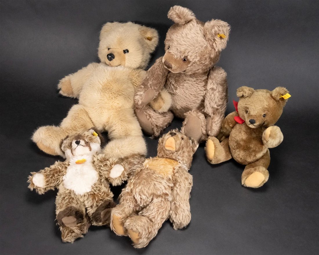 BEAUTIFUL LOT OF VINTAGE STEIFF BEARS IN GOOD CONDITION: Amazing lot of five really nice steiff bears that were well taken care of!!!! German Steiff Stuffed Bears Collection Lot Growler Soft (1) Steiff 0321/55 Steiff Molly Teddy Bear Knopf Im Ohr 0321/55 21