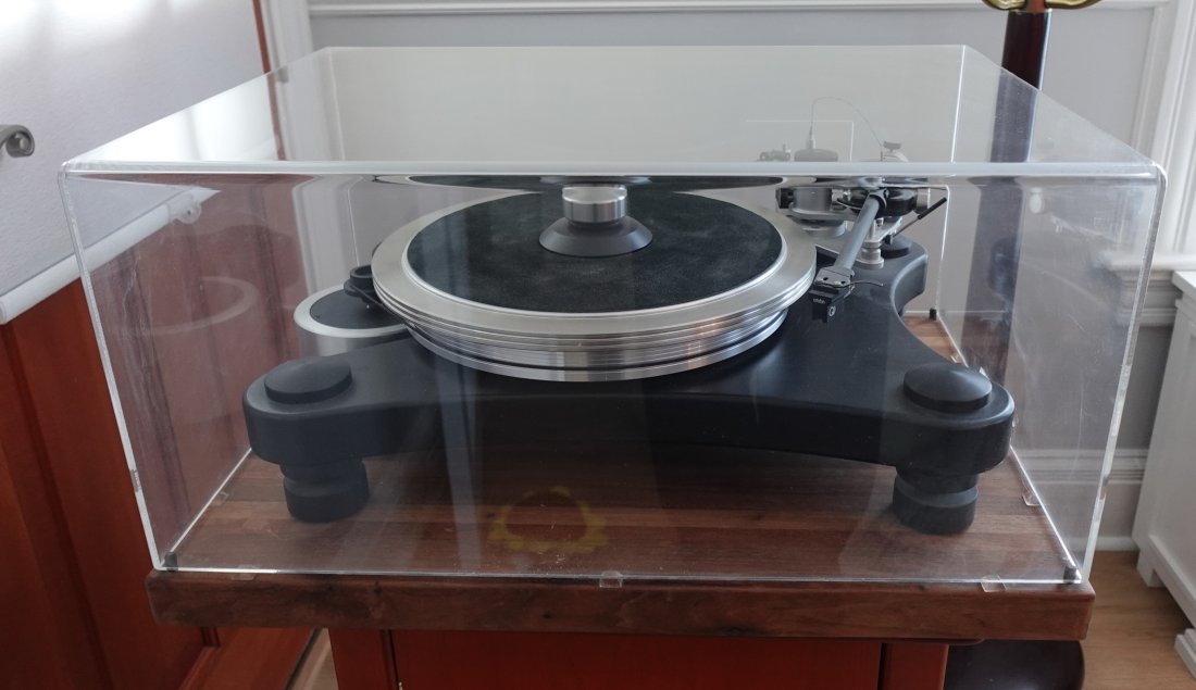 BEAUTIFUL VPI INDUSTRIES PRIME STEREO TURNTABLE: Up for auction is this amazing turntable-The VPI Prime is a solidly built, audiophile quality turntable utilizing modern technology-The man that owned this kept in in perfect working condition-Look at