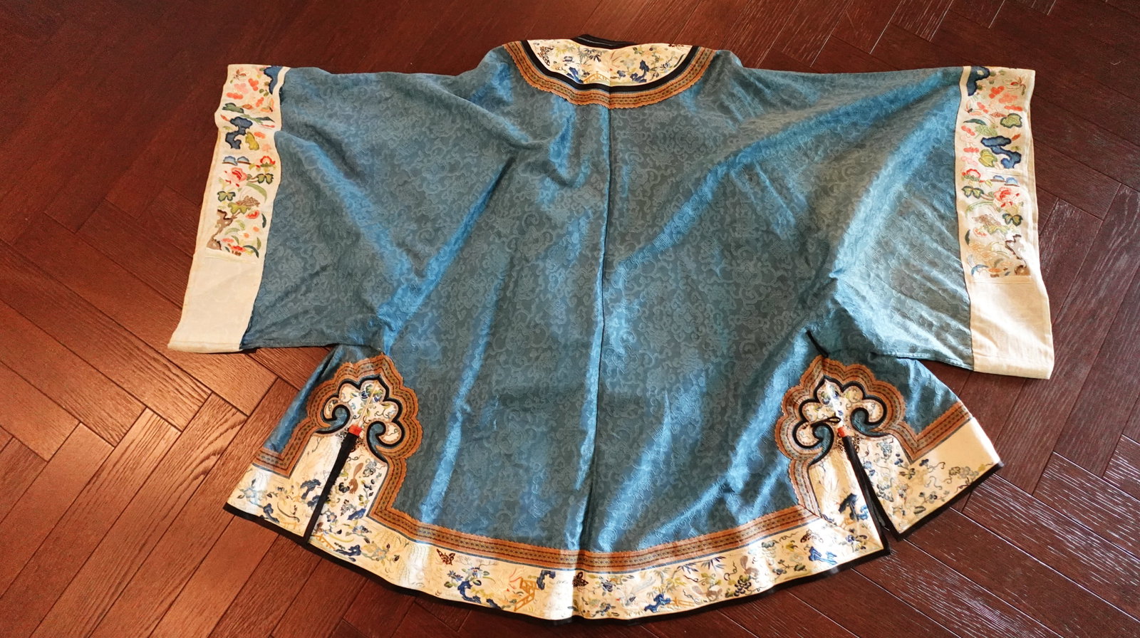 ANTIQUE/VINTAGE LACE SILK KIMONO JACKET TEXTILE: A beautiful lace and silk embroider Chinese Kimono Jacket-measures 37" tall and 55" wide arms stretched out-remains in good overall conditionProvenance:From the Estate of Barbara Kanash art dealer and