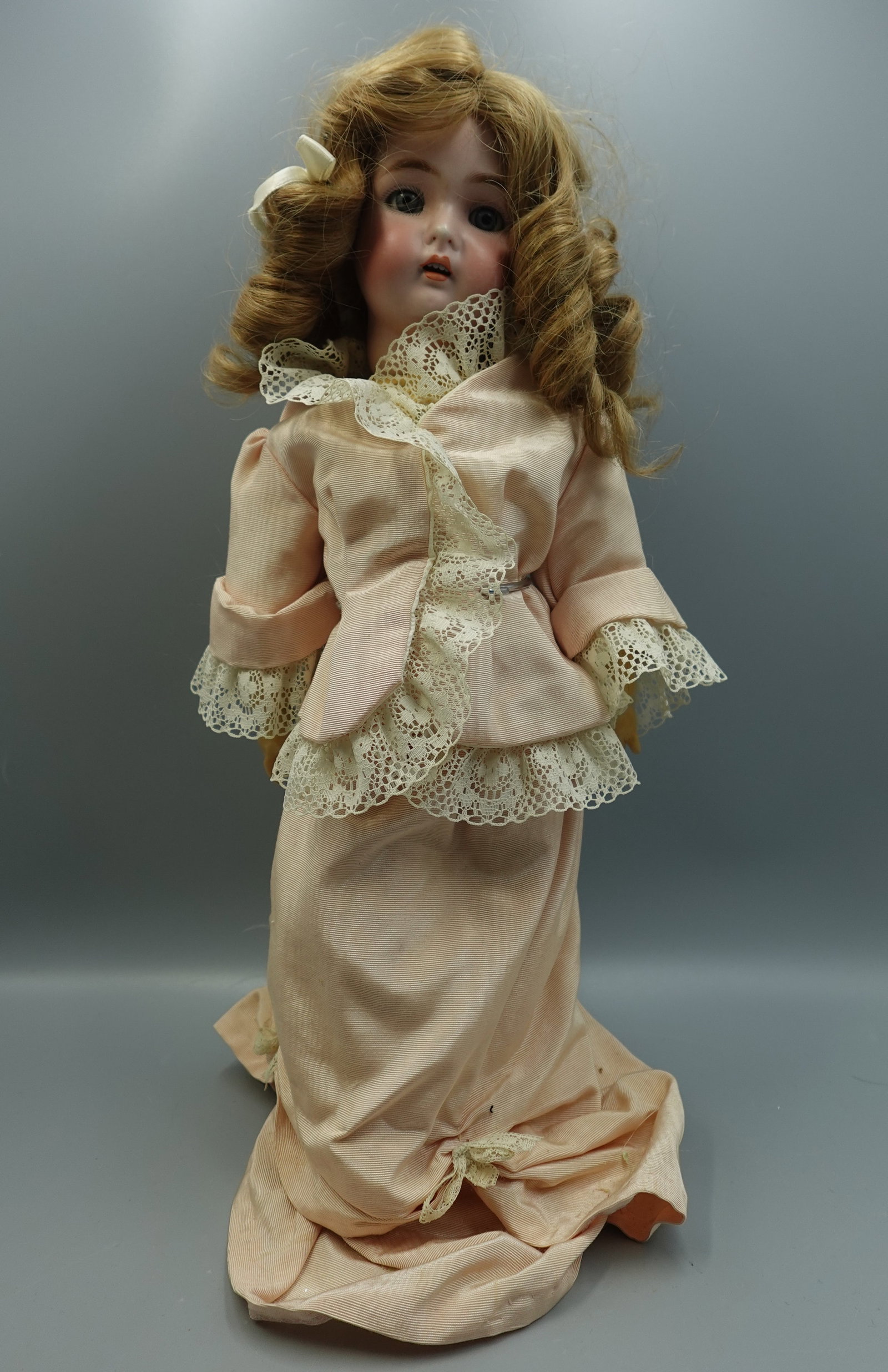 ANTIQUE SIMON & HALBIG DOLL: ANTIQUE SIMON & HALBIG DOLL-measures 17" tall-please see pictures for condition-From the Estate of Barbara Kanash art dealer and collector Saddle River NJ----Purchases can be picked up at our Ho-ho-ku