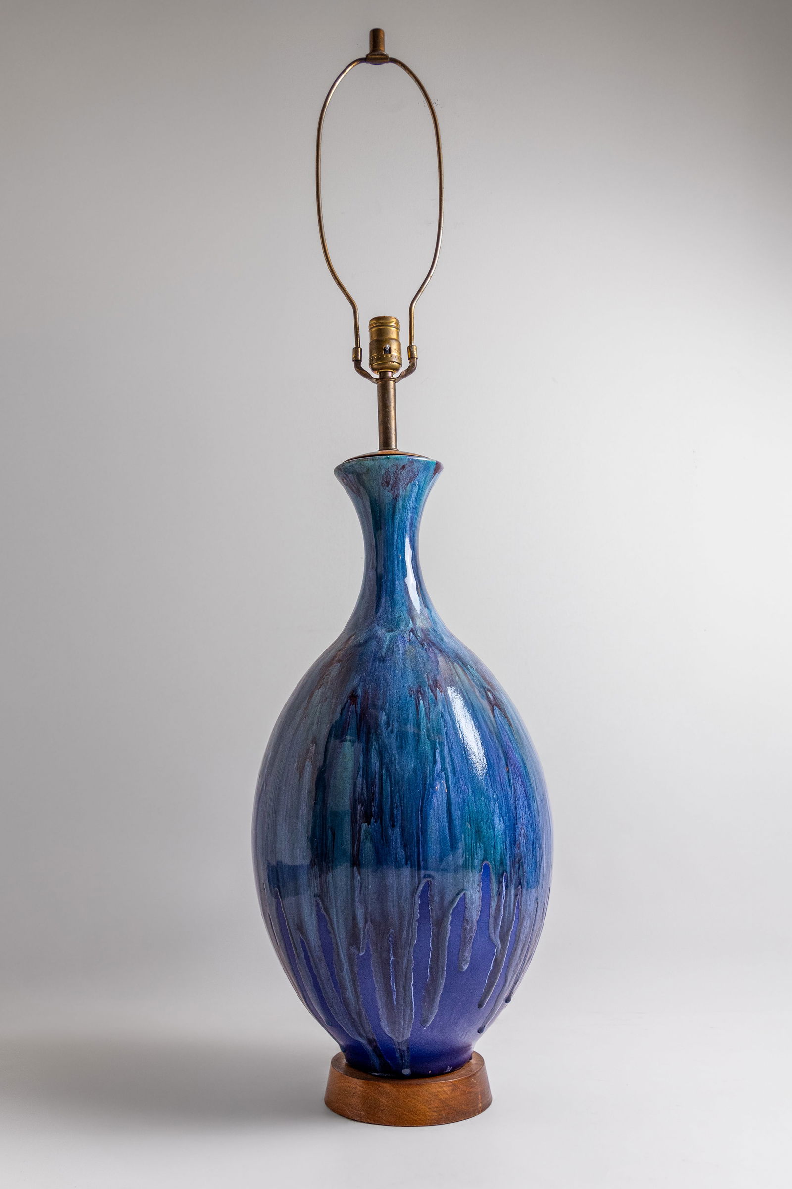 MID CENTURY LARGE GORGEOUS DRIP GLAZE CERAMIC LAMP ON WOOD BASE (1 of 12)