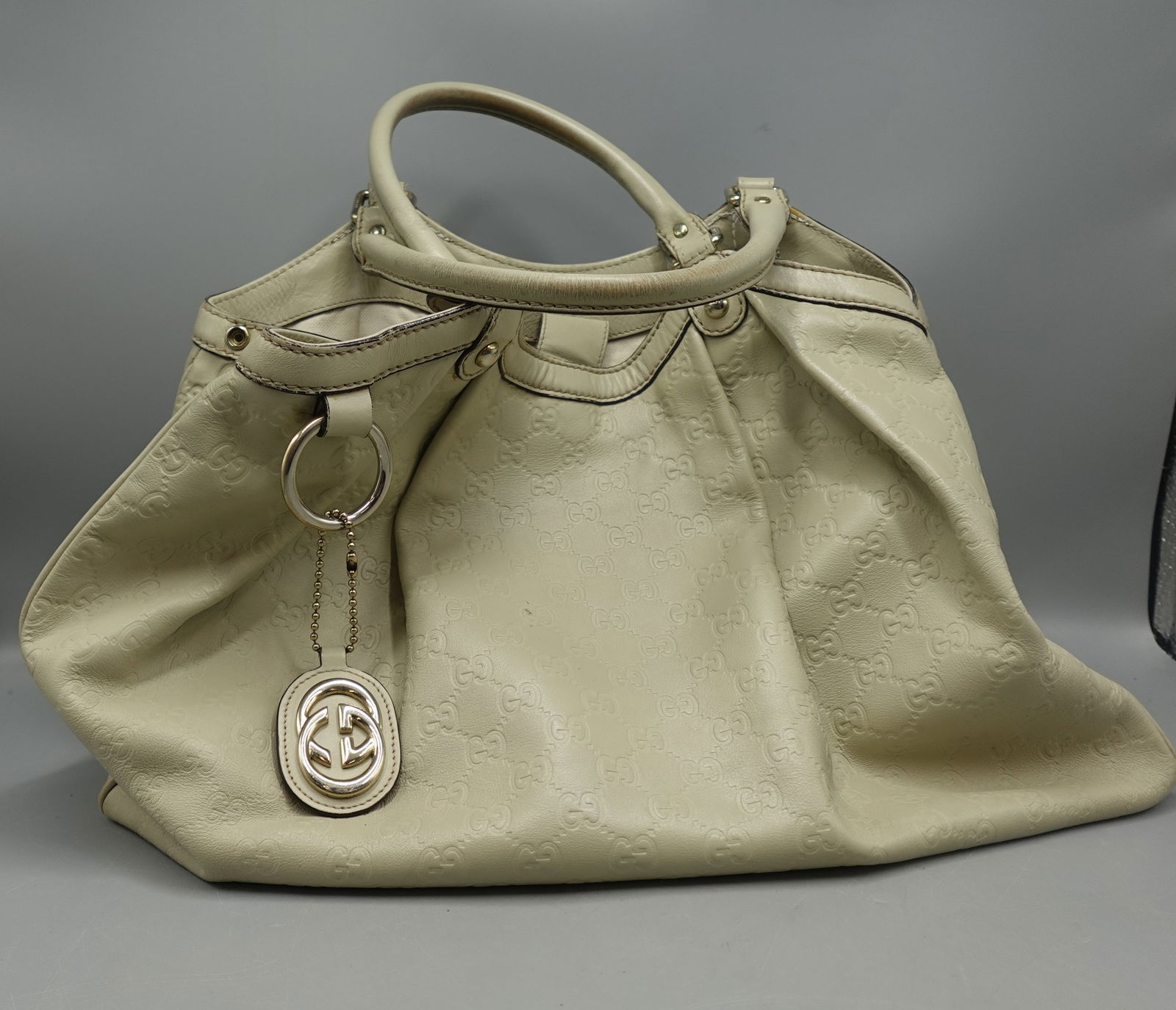 GUCCI LARGE LEATHER MONOGRAM BAG (1 of 7)