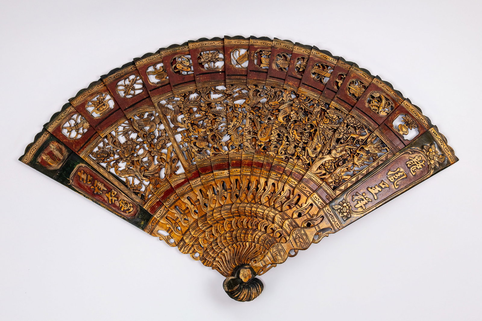 CHINESE OVERSIZED LACQUERED AND GILT WOOD SCREEN FAN (1 of 10)