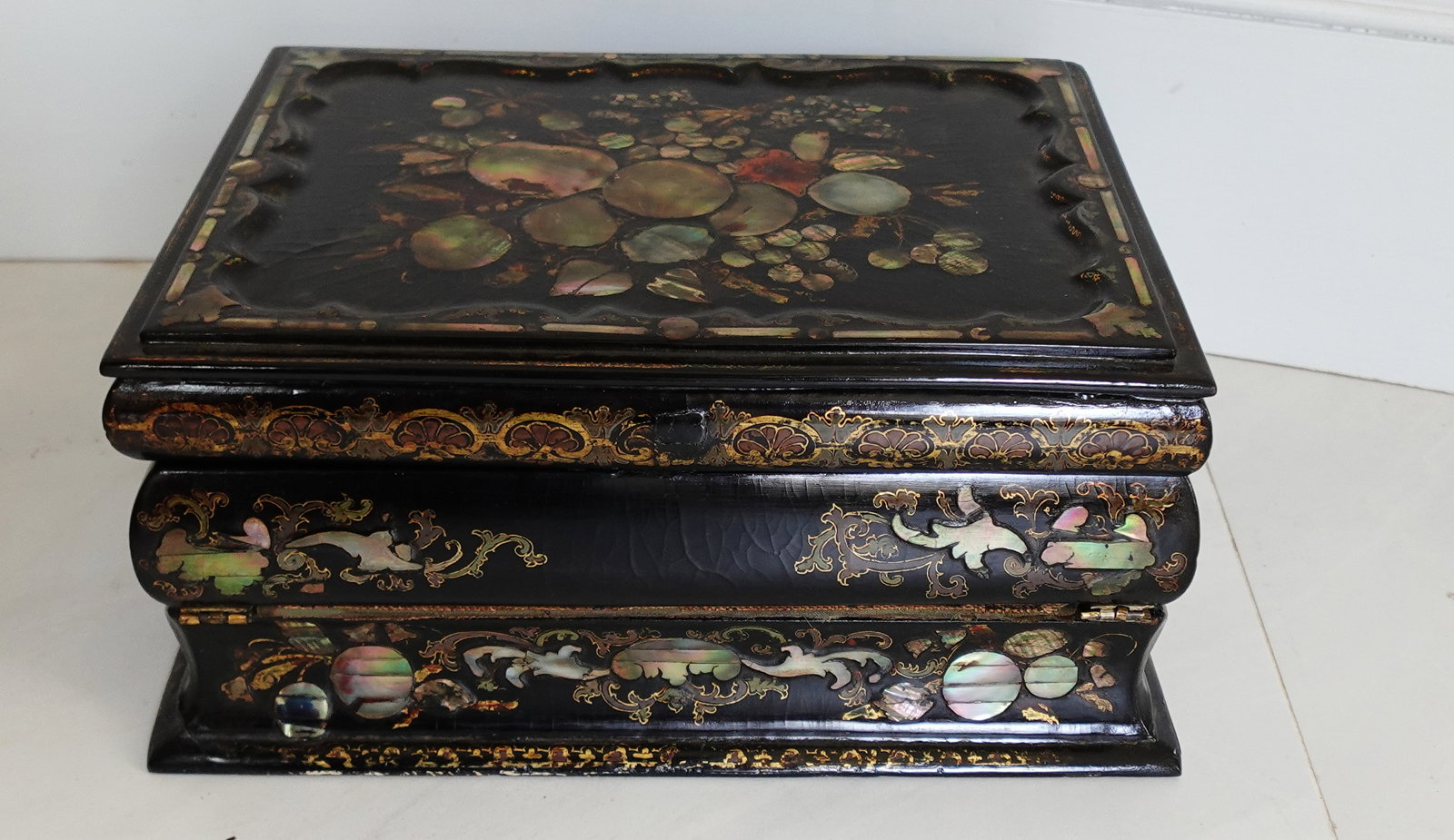 ENGLISH  VICTORIAN MOTHER OF PEARL INLAID PAPIER MACHE LACQUER LAP DESK (1 of 12)