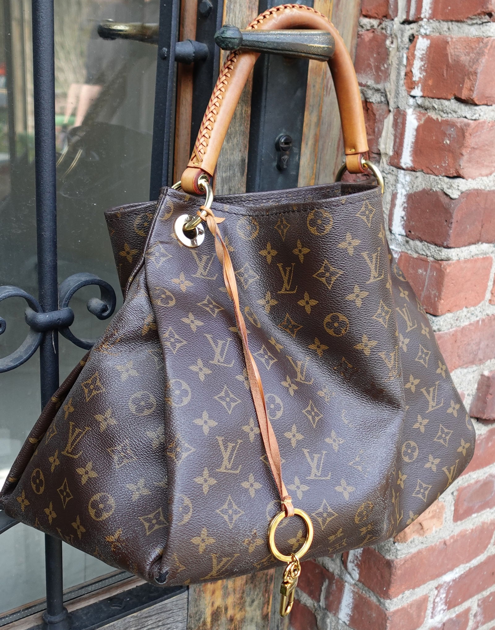 LOUIS VUITTON ARTSY MONOGRAM CANVAS COATED MM BAG (1 of 11)