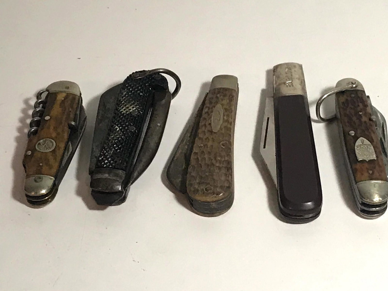 Vintage Knife Lot 5 Old knifes: Vintage Knife Lot 5 Old knifes Barlow, Case 6217, 1942 watts rope knife, Boker Brand, Ulster Please view all photos as they are part of the description and condition of this Item, Feel free to contact