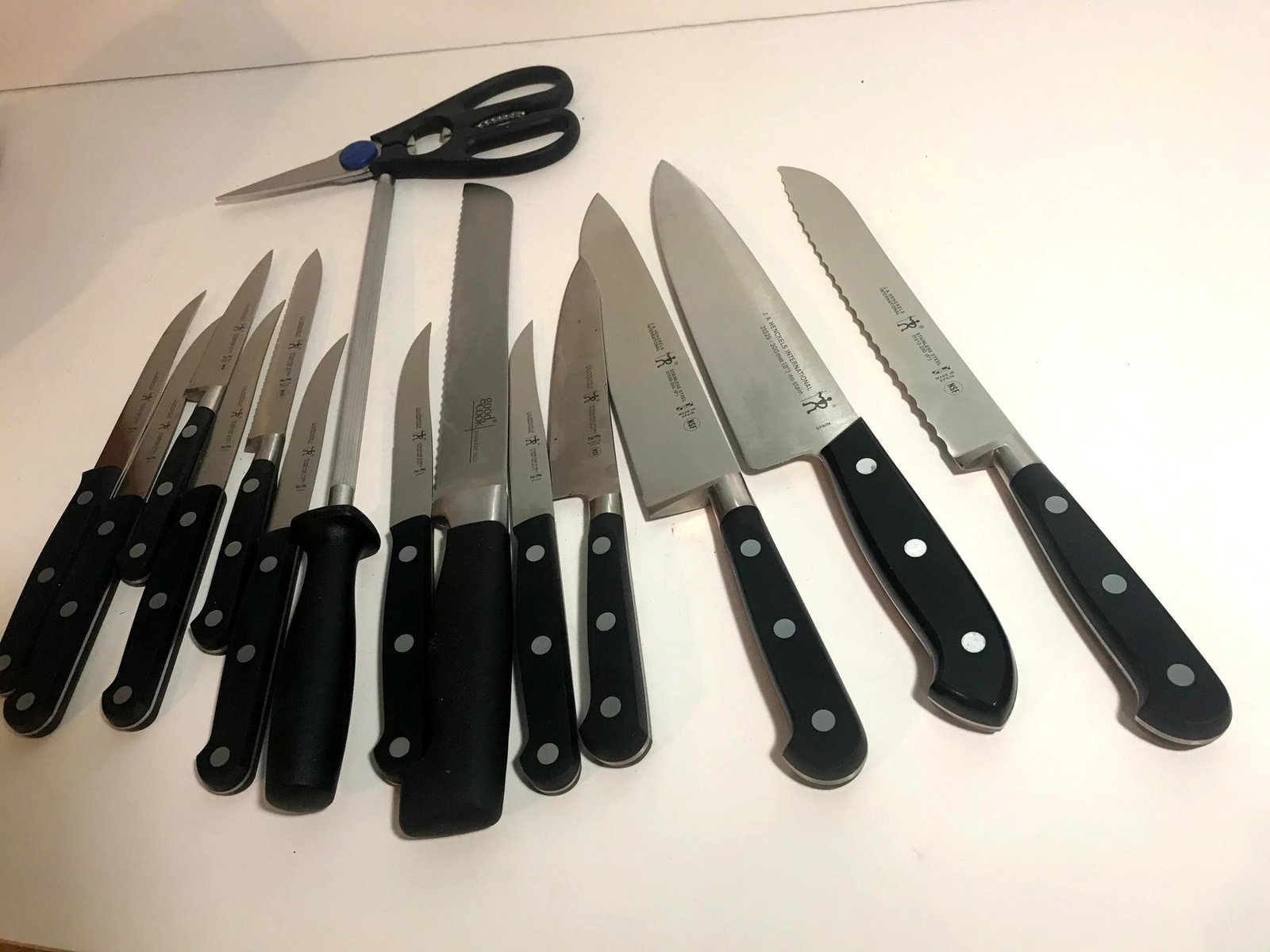 J.A. Henckels International 15-pc Knife Set: J.A. Henckels International Dynamic 15-pc Knife Block Set one different knife Please view all photos as they are part of the description and condition of this Item, Feel free to contact me with questi