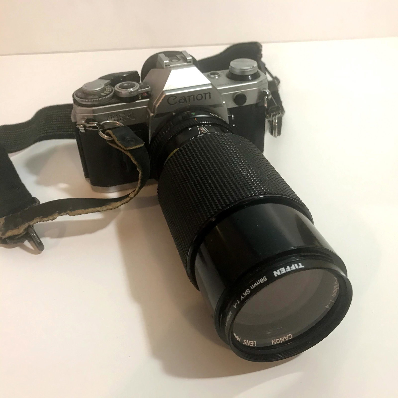 Canon AE-1 35mm SLR Film Camera with FD 70-210 mm 1:4: Canon AE-1 35mm SLR Film Camera with FD 70-210 mm 1:4 lens WORKING! nice camera. Please view all photos as they are part of the description and condition of this Item, Feel free to contact me with que