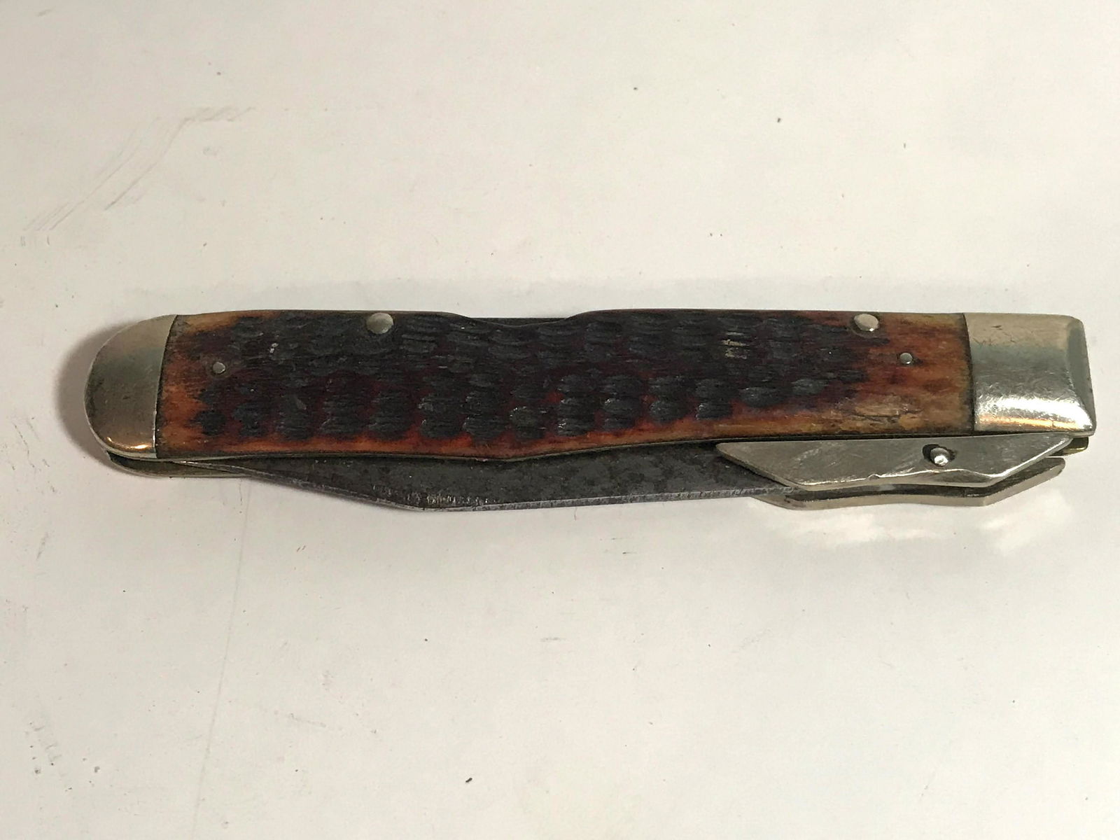 Case XX 6111 1/2 L cheetah red bone knife: vintage Case XX 6111 1/2 L cheetah 1940-1964 red bone lockback pocket knife good snap the blade still has plenty of meat, Please view all photos as they are part of the description and condition of th