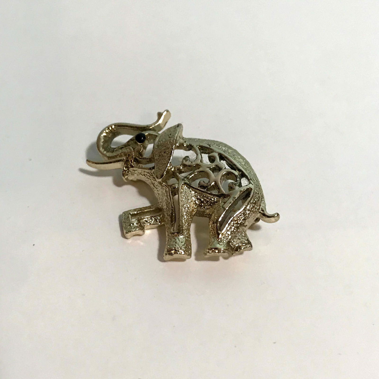 Vintage 1970: Adorable Vintage 1970's Stamped Sarah (Coventry) Trunk Up Lucky Elephant Pin Please view all photos as they are part of the description and condition of this Item, Feel free to contact me with questio