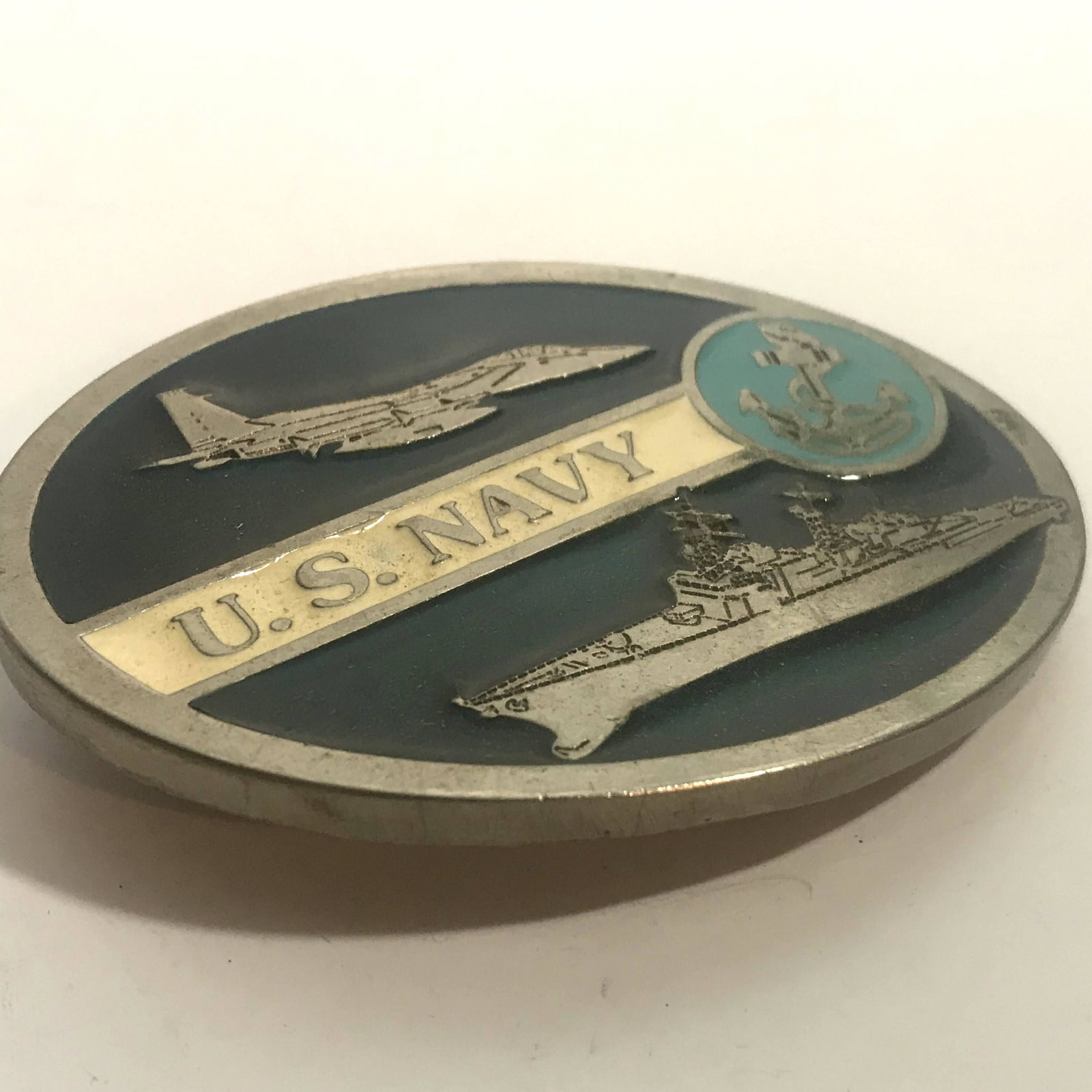 Vintage U.S Navy Enameled Belt Buckle 2260: Vintage U.S Navy Enameled Belt Buckle 2260 Please view all photos as they are part of the description and condition of this Item, Feel free to contact me with questions or picture requests!.