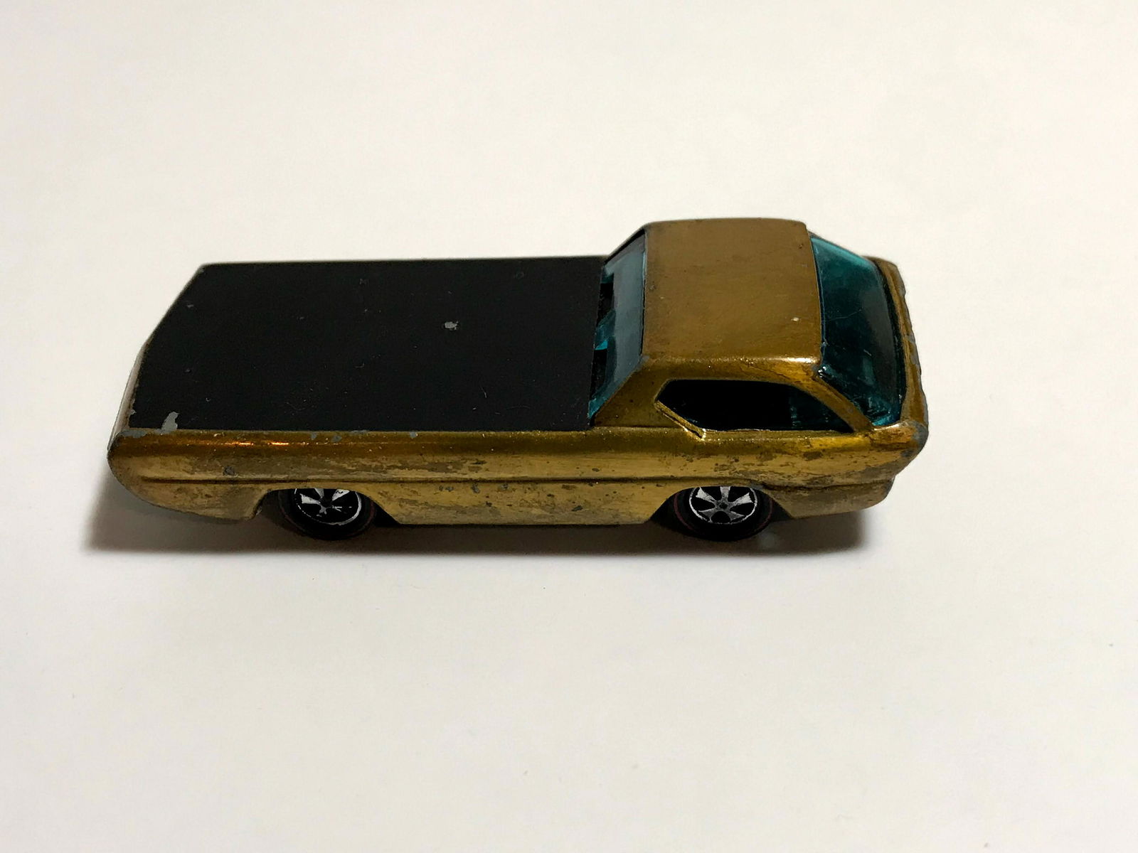 1967 Hot Wheels Redline Deora H K Gold: 1967 Hot Wheels Redline Series Deora Hong Kong Gold (No Boards) view all photos as they are part of the description and condition of this Item, Feel free to contact me with questions or picture reques