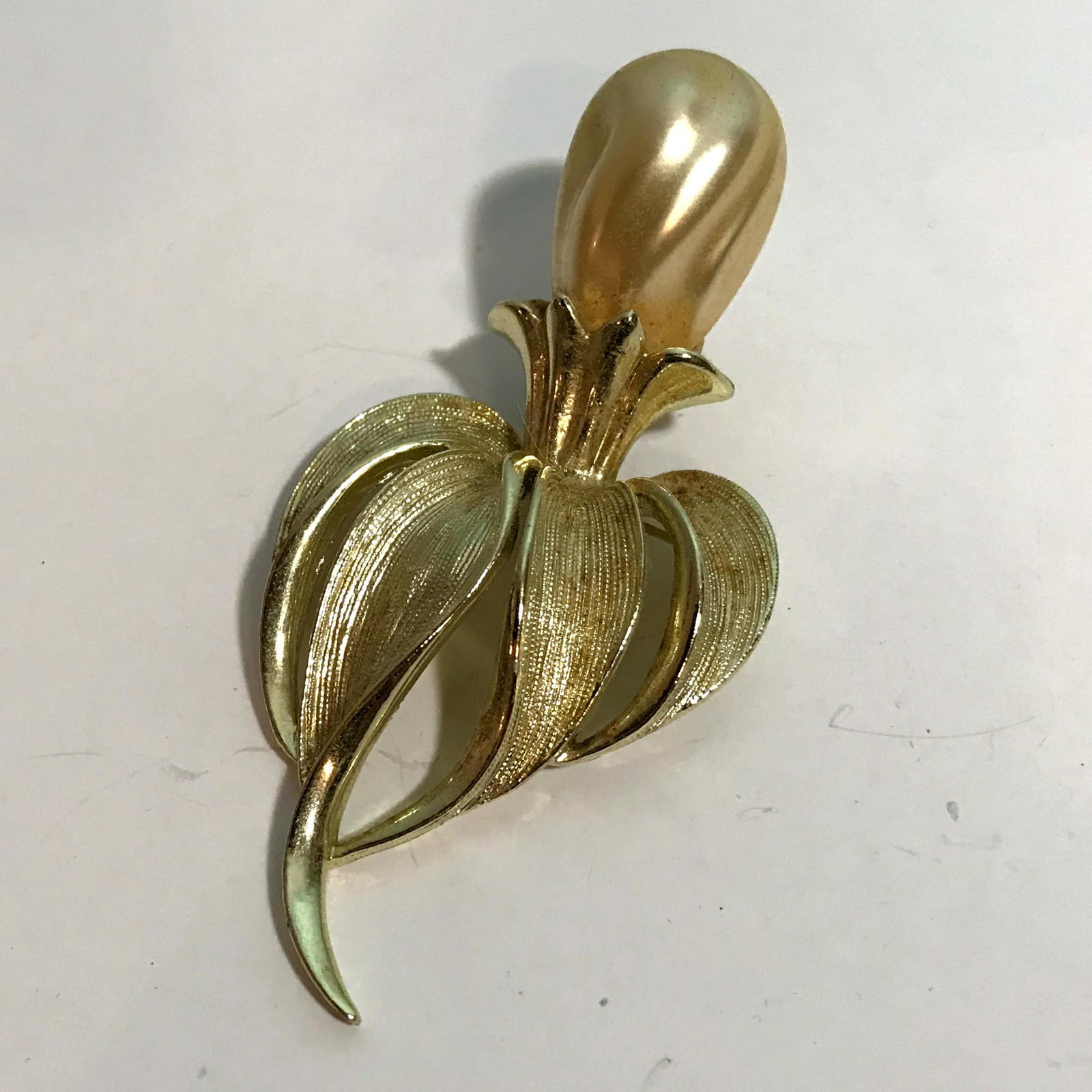 1962 Sarah Coventry Large Pearl Flower Brooch: 1962 Signed Sarah Coventry Large Baroque Pearl Fantasy Flower Brooch Vintage Please view all photos as they are part of the description and condition of this Item, Feel free to contact me with questio