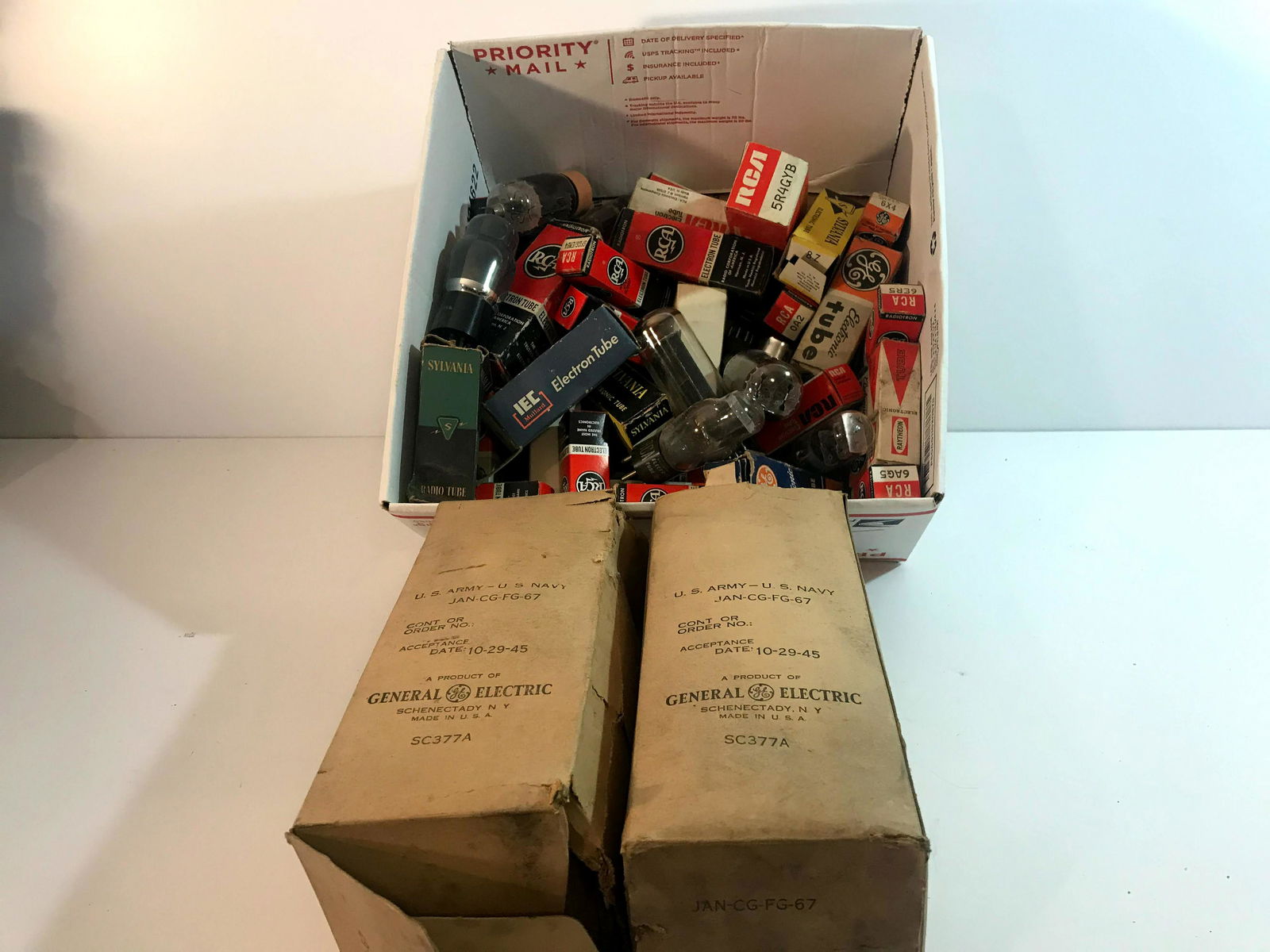 Mixed Lot Old Vacuum Radio Tubes: Mixed Lot Old Stock Vintage Vacuum Working Radio Tubes Please view all photos as they are part of the description and condition of this Item, Feel free to contact me with questions or picture requests