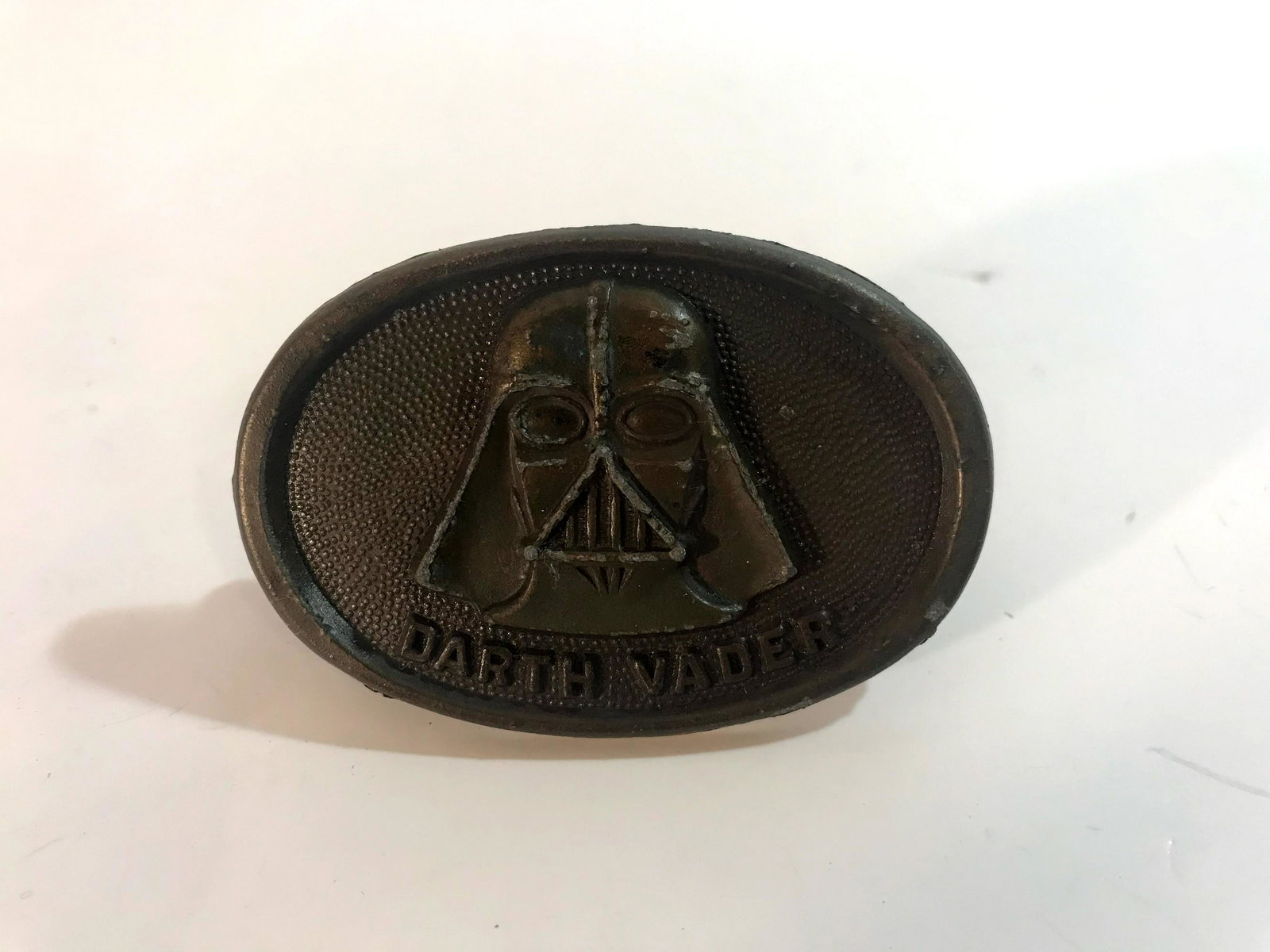 Vintage 1977 Star Wars Darth Vader Belt Buckle: Vintage 1977 Star Wars Darth Vader Belt Buckle Official Solid Brass Please view all photos as they are part of the description and condition of this Item, Feel free to contact me with questions or pic