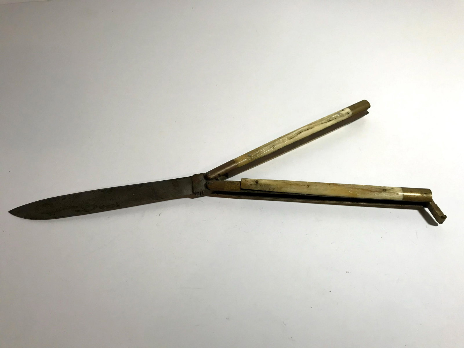 Vintage Switchblade, around 6" long folded.: Vintage Switchblade, around 6 long folded. Condition is Used *see pictures. Age and brand unknown view all photos as they are part of the description and condition of this Item, Feel free to contact m