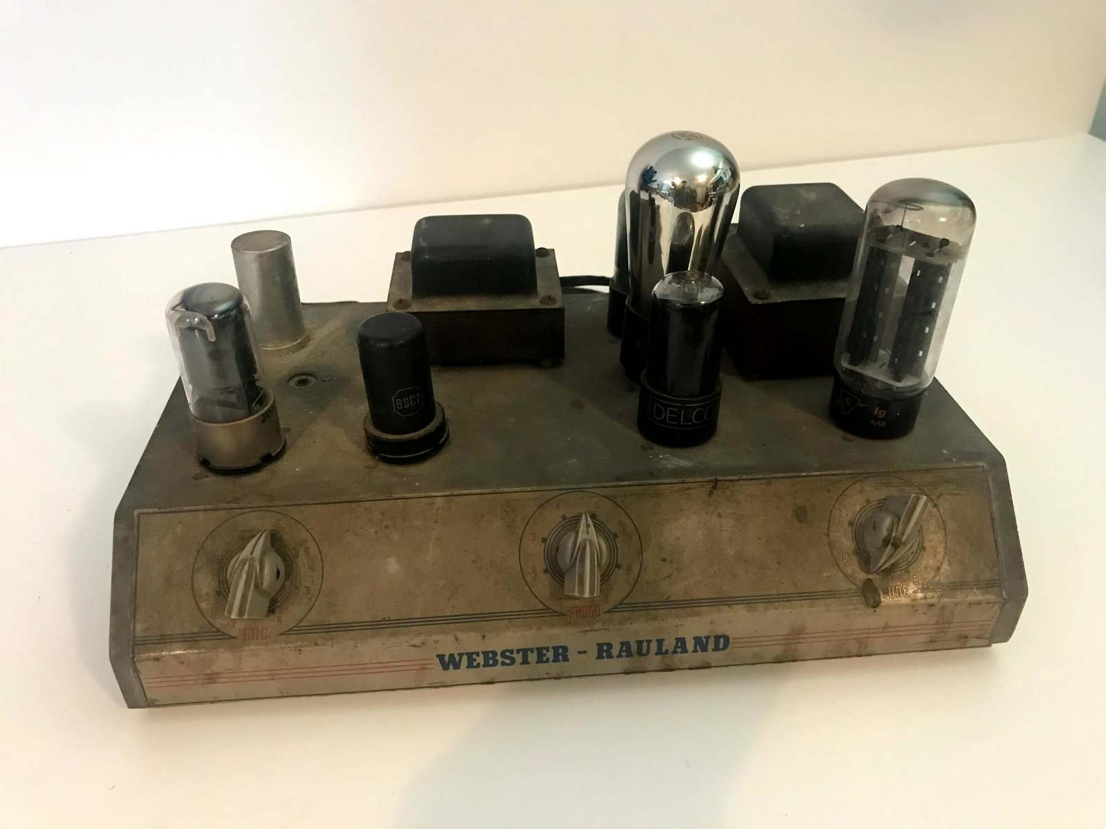 Rauland Model W-813 Tube Amp Amplifier: Rauland Model W-813 Tube Amp Amplifier the cord is britle Please view all photos as they are part of the description and condition of this Item, Feel free to contact me with questions or picture reque