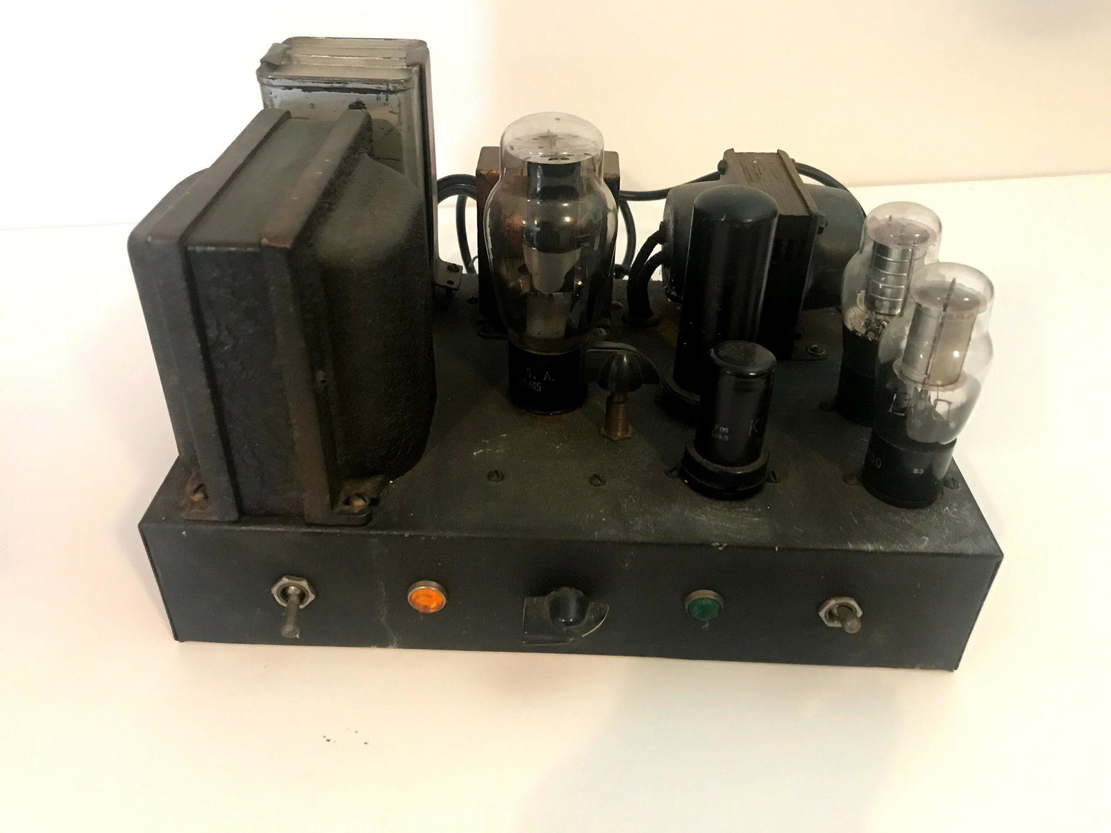 Antique Vintage 19 lb. Amplifier Tube Amp: Antique Vintage 19 lb. Amplifier Tube Amp Unamed no bottom Please view all photos as they are part of the description and condition of this Item, Feel free to contact me with questions or picture requ
