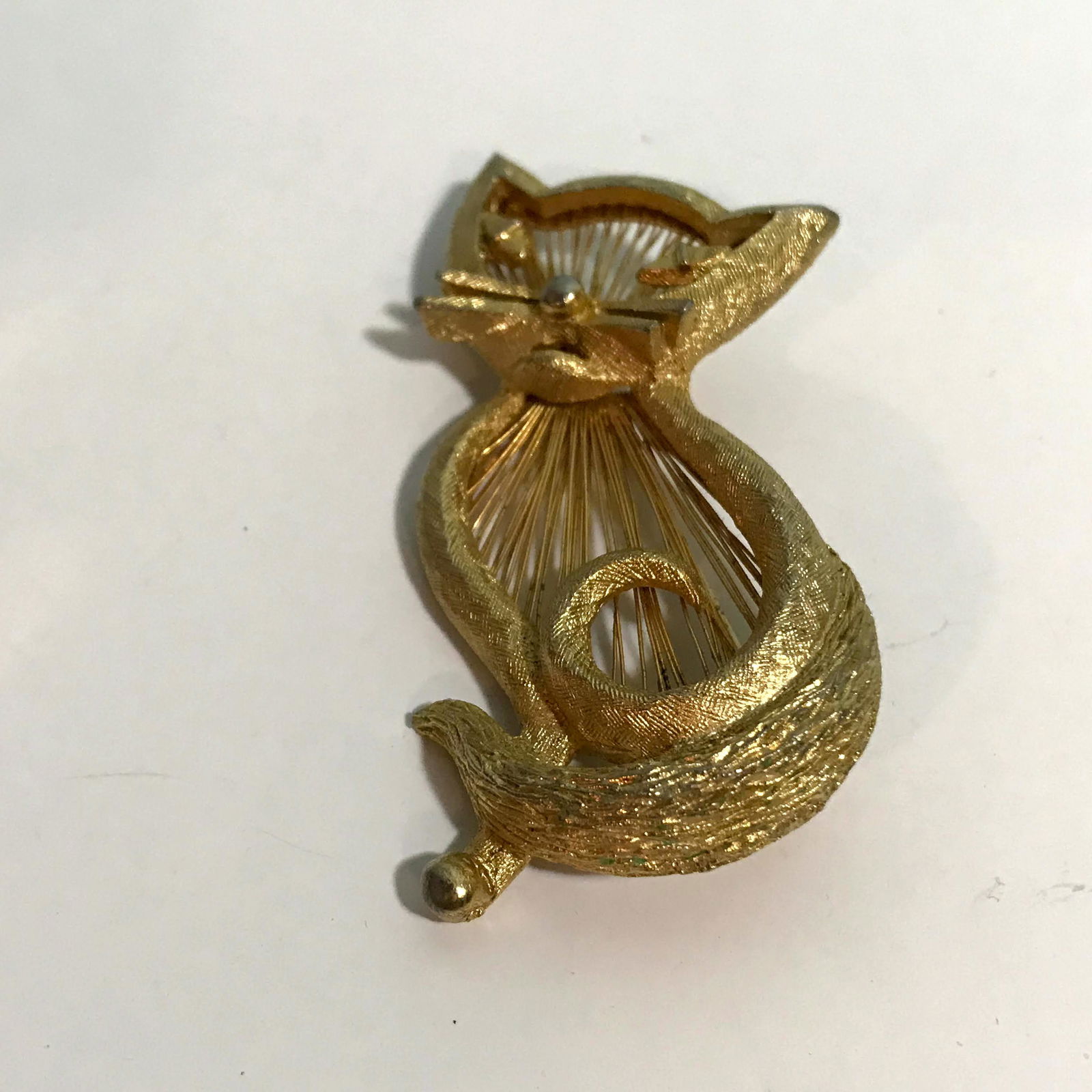 Vintage 1960 Monet Cat Goldtone: Vintage 1960's Monet Cat Goldtone Kitty Atomic Brooch Retro Pin Costume Jewelry Please view all photos as they are part of the description and condition of this Item, Feel free to contact me with ques
