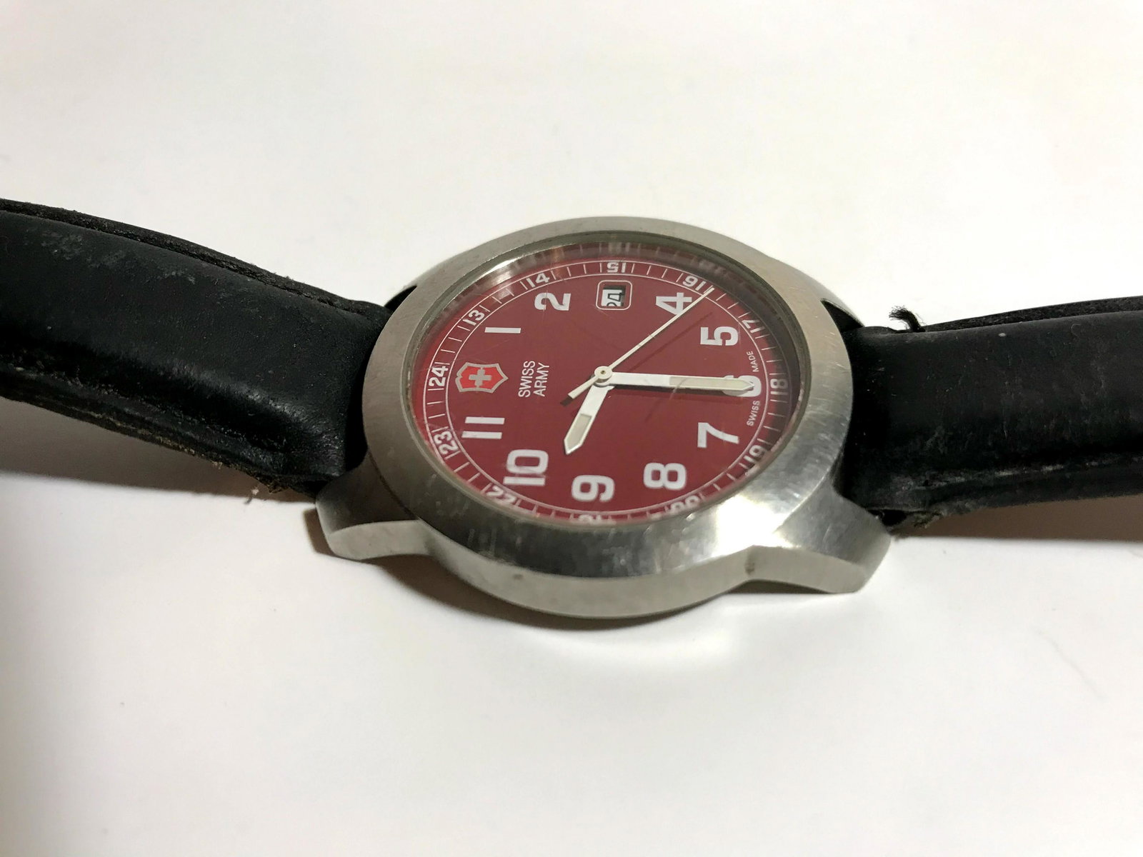 Red Faced Mens SWISS ARMY Watch Victorinox: Red Faced Mens SWISS ARMY Watch Victorinox Black Leather Band view all photos as they are part of the description and condition of this Item, Feel free to contact me with questions or picture requests