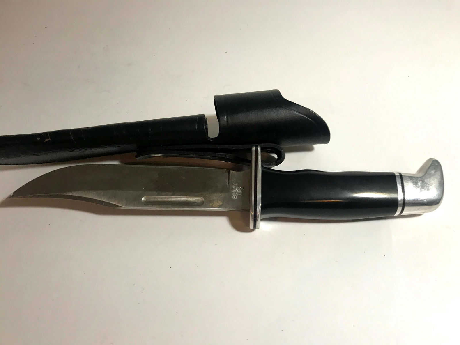 Buck 119C USA Fixed Blade Hunting Knife W/sheath: Buck 119C USA Fixed Blade Hunting Knife W/sheath Please view all photos as they are part of the description and condition of this Item, Feel free to contact me with questions or picture requests!. Wor