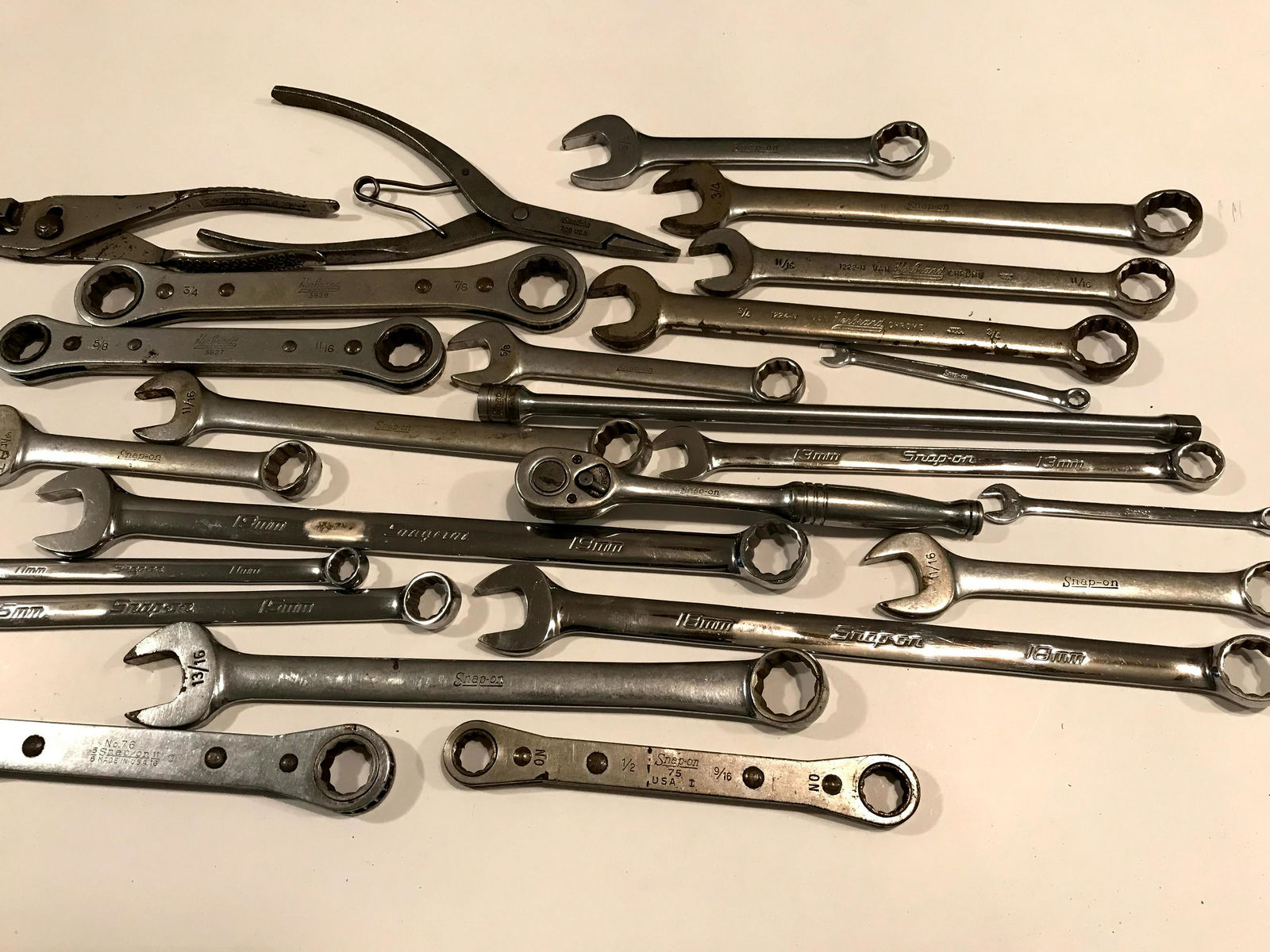 Big Lot Vintage Collectible Snap on tools: Big Lot Vintage Collectible Snap on tools Please view all photos as they are part of the description and condition of this Item, Feel free to contact me with questions or picture requests!.