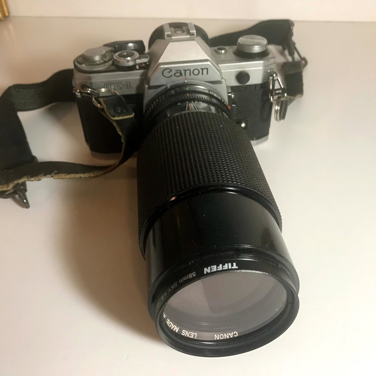 Canon AE-1 35mm SLR Film Camera with FD 70-210 mm 1:4: Canon AE-1 35mm SLR Film Camera with FD 70-210 mm 1:4 lens WORKING! nice camera. Please view all photos as they are part of the description and condition of this Item, Feel free to contact me with que