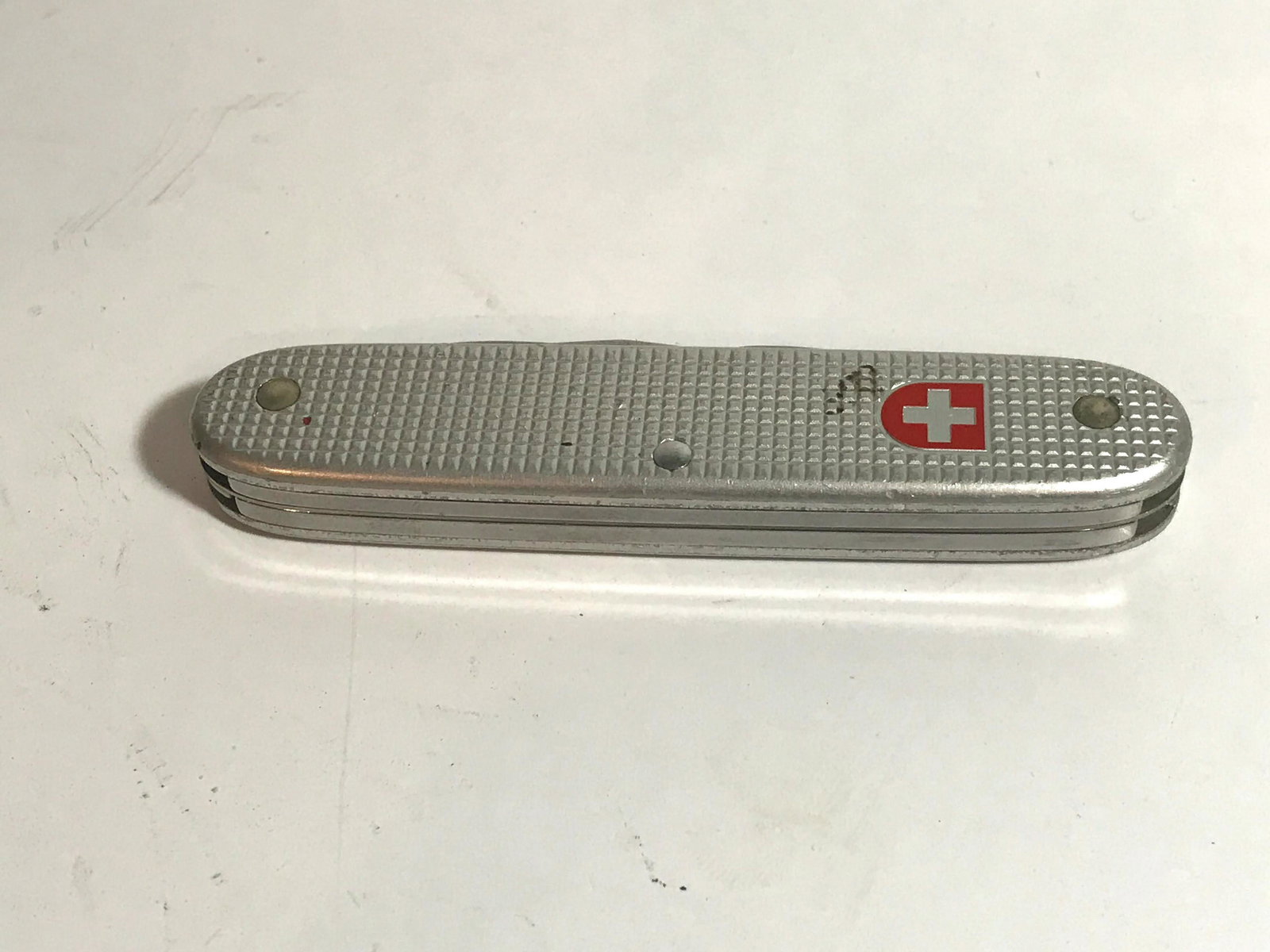 Vintage Swiss Army Knife Victorinox Switzerland: Vintage Swiss Army Knife Victorinox Switzerland Alox Please view all photos as they are part of the description and condition of this Item, Feel free to contact me with questions or picture requests!.