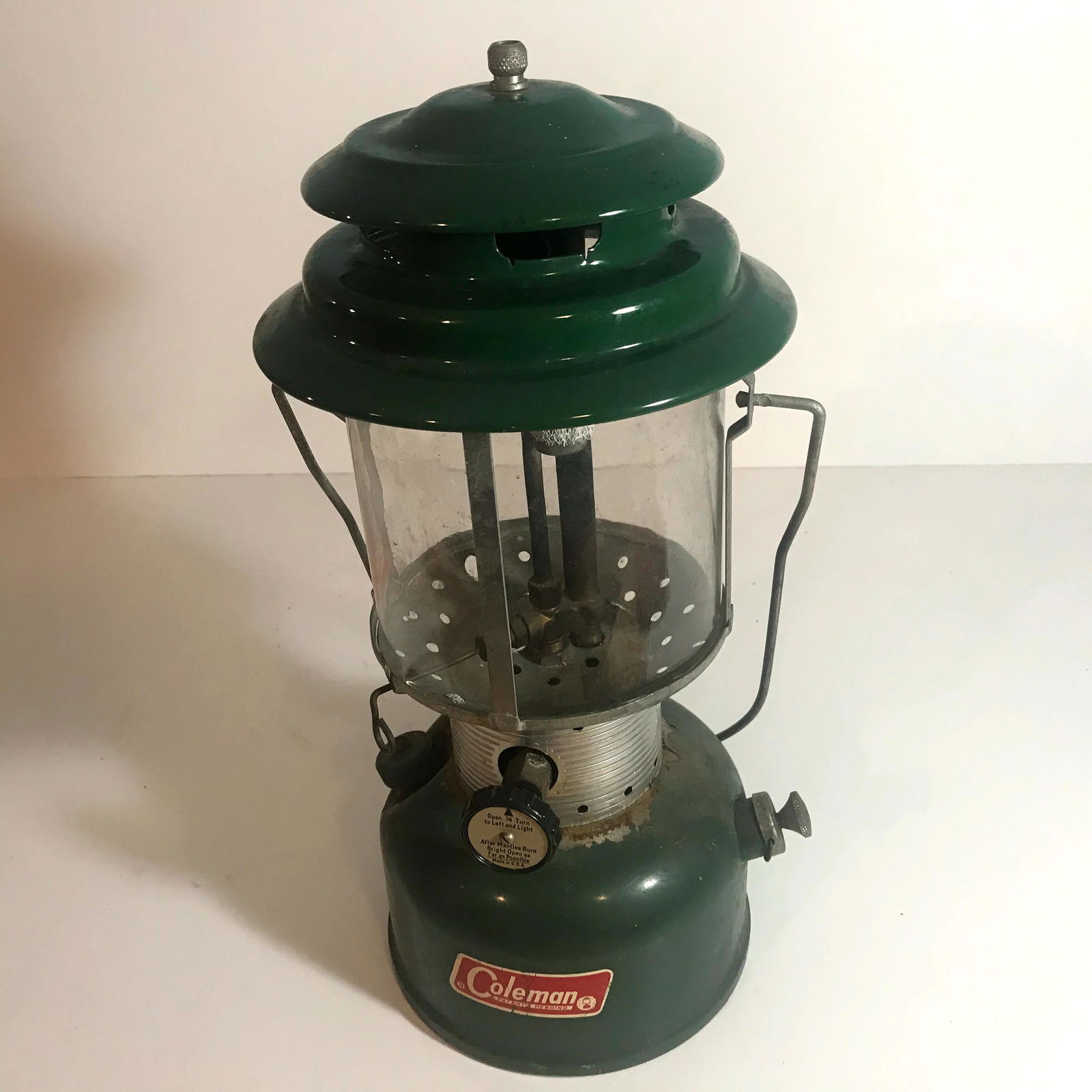 Vintage Coleman 220F 1969 Double Mantle Lantern: Vintage Coleman 220F 1969 Double Mantle Lantern Please view all photos as they are part of the description and condition of this Item, Feel free to contact me with questions or picture requests!. Work