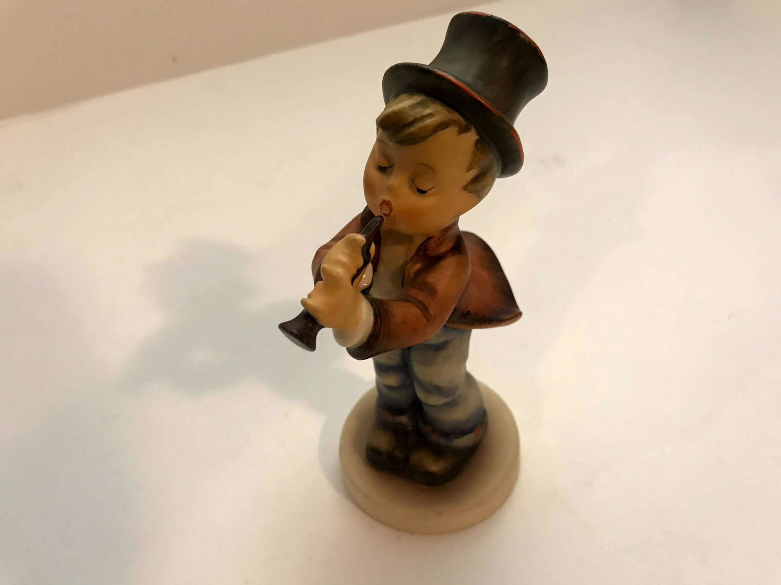 Hummel Goebel West Germany Figurine 85: Hummel Goebel West Germany Figurine Please view all photos as they are part of the description and condition of this Item, Feel free to contact me with questions or picture requests!. Used Item AS IS