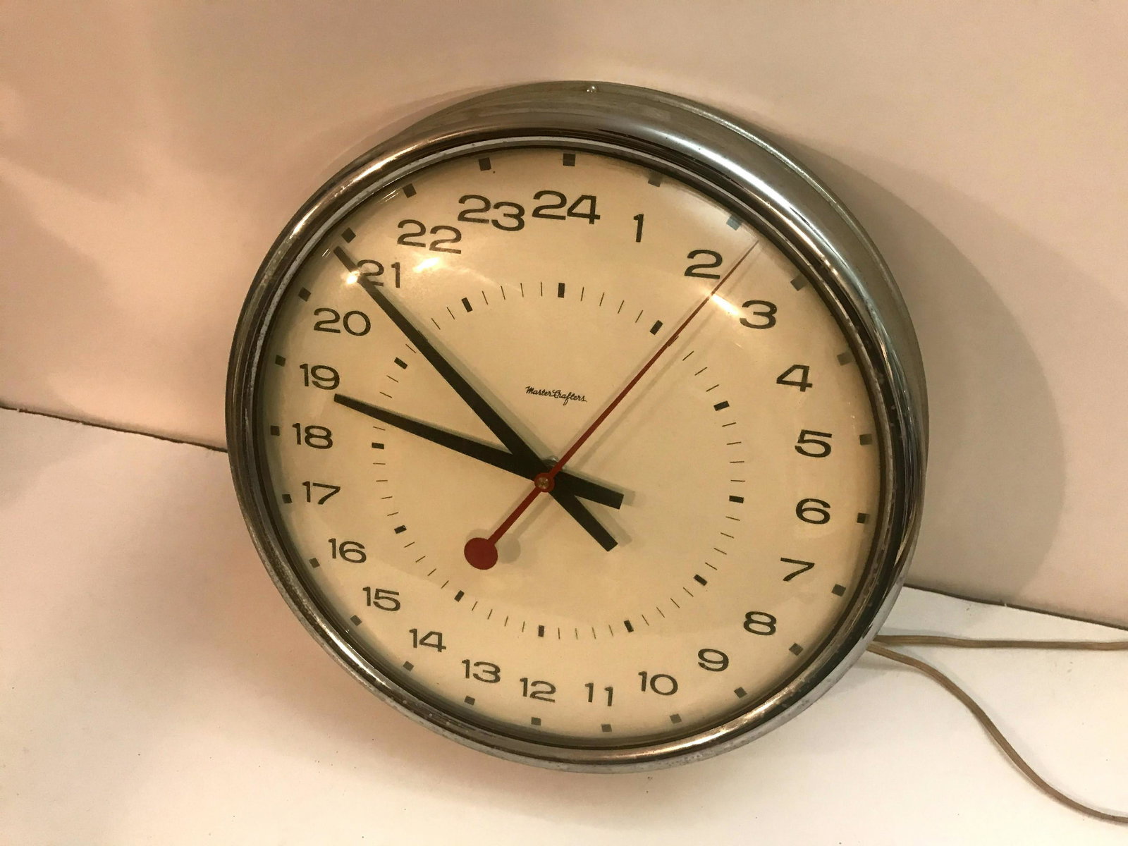 Vintage Mastercrafters Wall 24 hour world Clock: Vintage Mastercrafters Wall 24 hour world Clock Please view all photos as they are part of the description and condition of this Item, Feel free to contact me with questions or picture requests!. Used