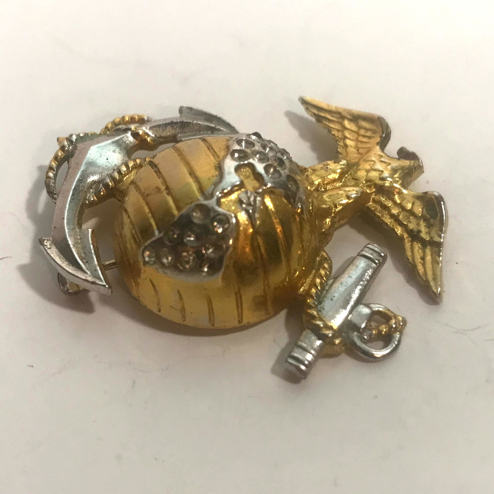 WW2 USMC Officer Eagle Anchor Badge Insignia: WW2 USMC Marine Officer H-H Gold Eagle Globe Anchor Badge Insignia Please view all photos as they are part of the description and condition of this Item, Feel free to contact me with questions or pict