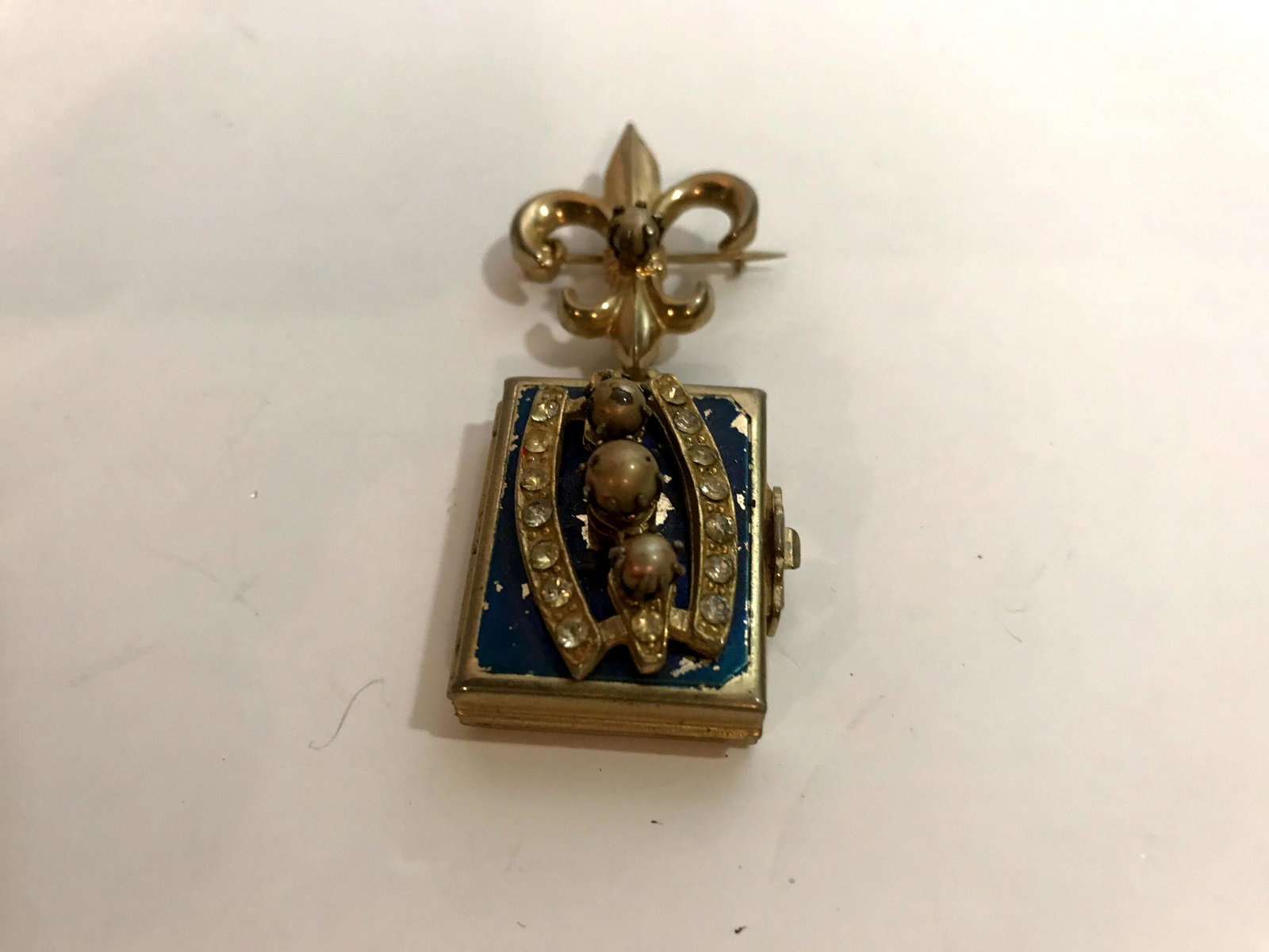 Vintage Blue-stone-Faux Pearl Locket Brooch: Vintage Blue Enamel/Rhinestone/Faux Pearl Locket Brooch view all photos as they are part of the description and condition of this Item, Feel free to contact me with questions or picture requests