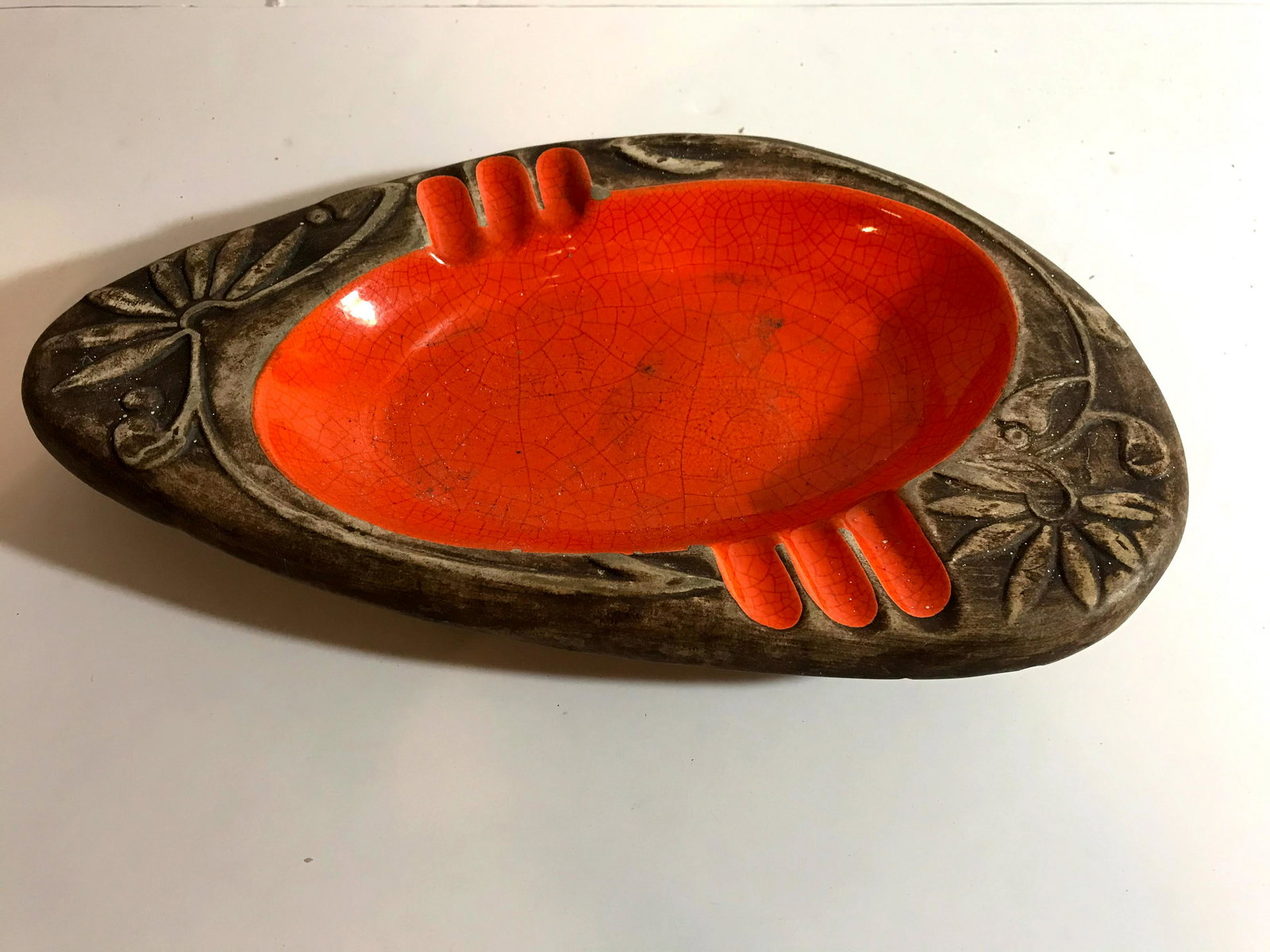 Vintage old Ceramic ashtray mid Century.: Vintage old Ceramic ashtray mid Century. Please view all photos as they are part of the description and condition of this Item, Feel free to contact me with questions or picture requests!. Used Item A