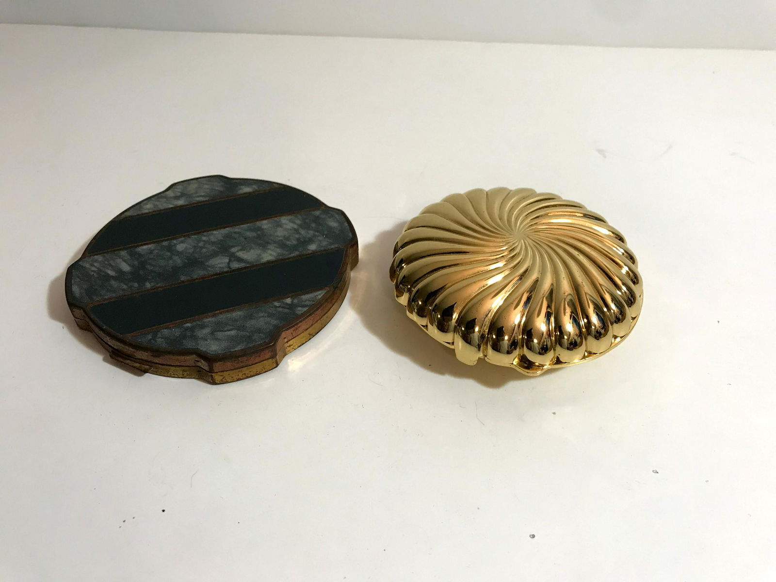 Lot of 2 Vintage Makeup Compacts Van-Ace (1 of 3)