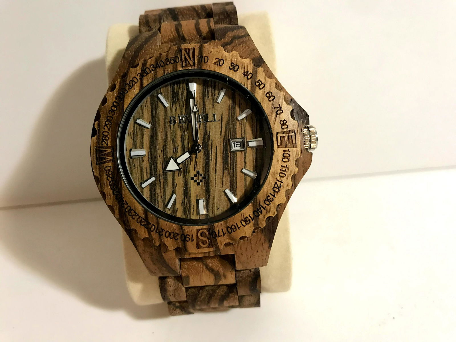 BEWELL Wood Wristwatch Men Quartz Date Display (1 of 4)
