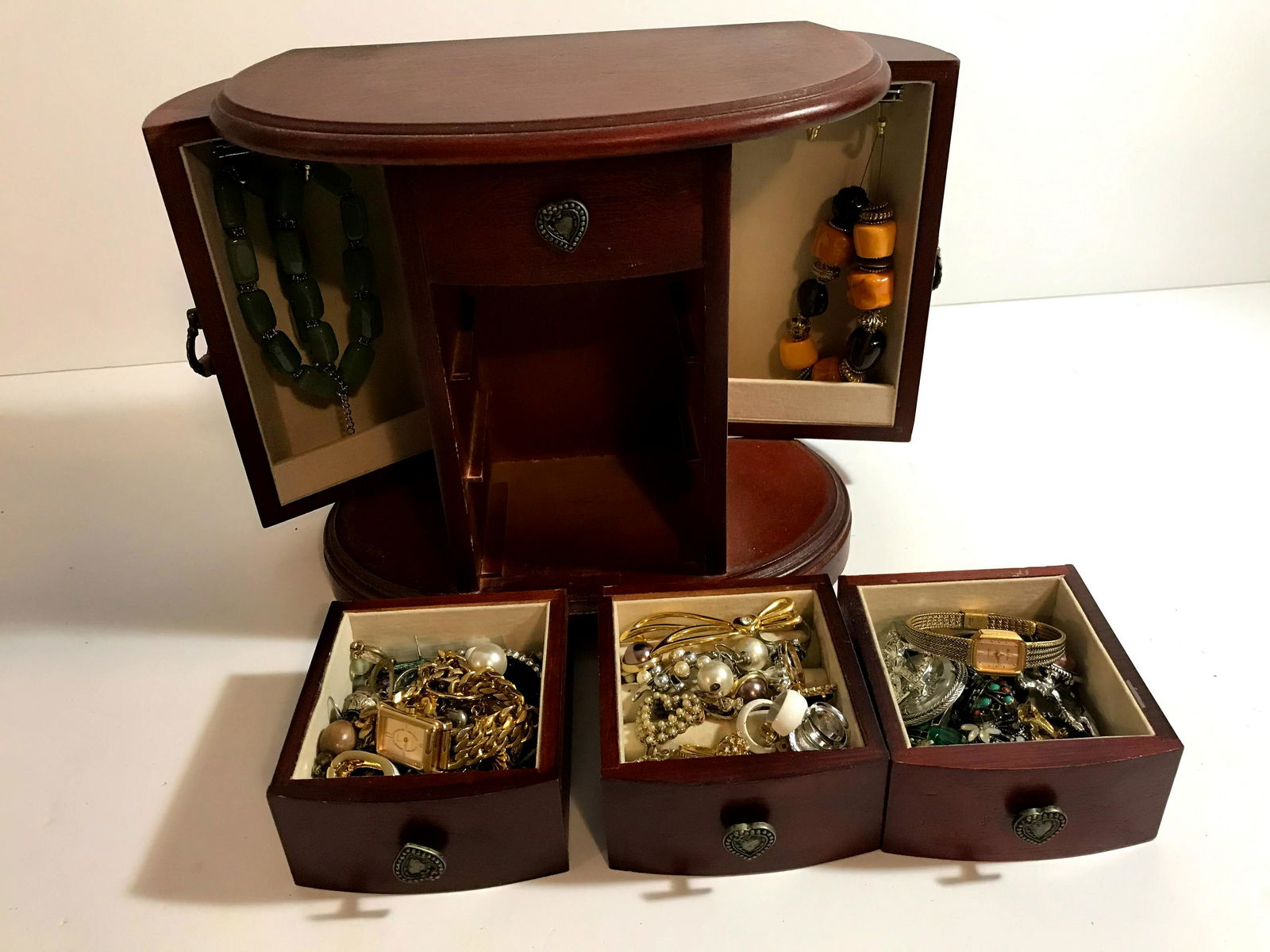 Vintage Loaded Jewelry Box (1 of 3)