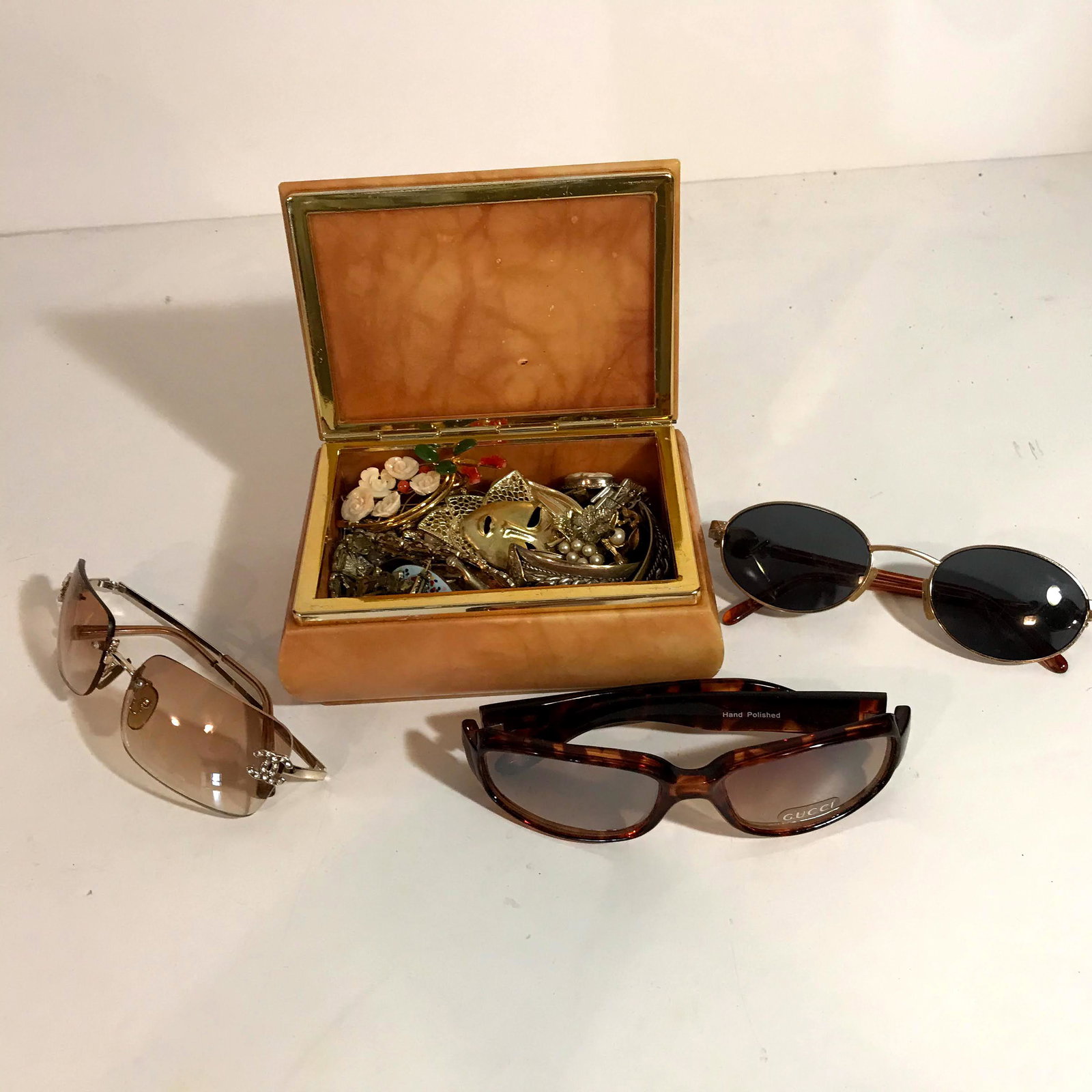 Vintage Alabaster filled Jewellery Box & Glasses: Vintage Alabaster filled Jewellery Box & Glasses Gucci, Co Co, & unown Please view all photos as they are part of the description and condition of this Item, Feel free to contact me with questions or 