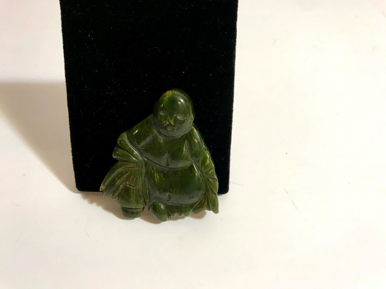 Vintage Carved Bakelite Brooch Pin (1 of 3)