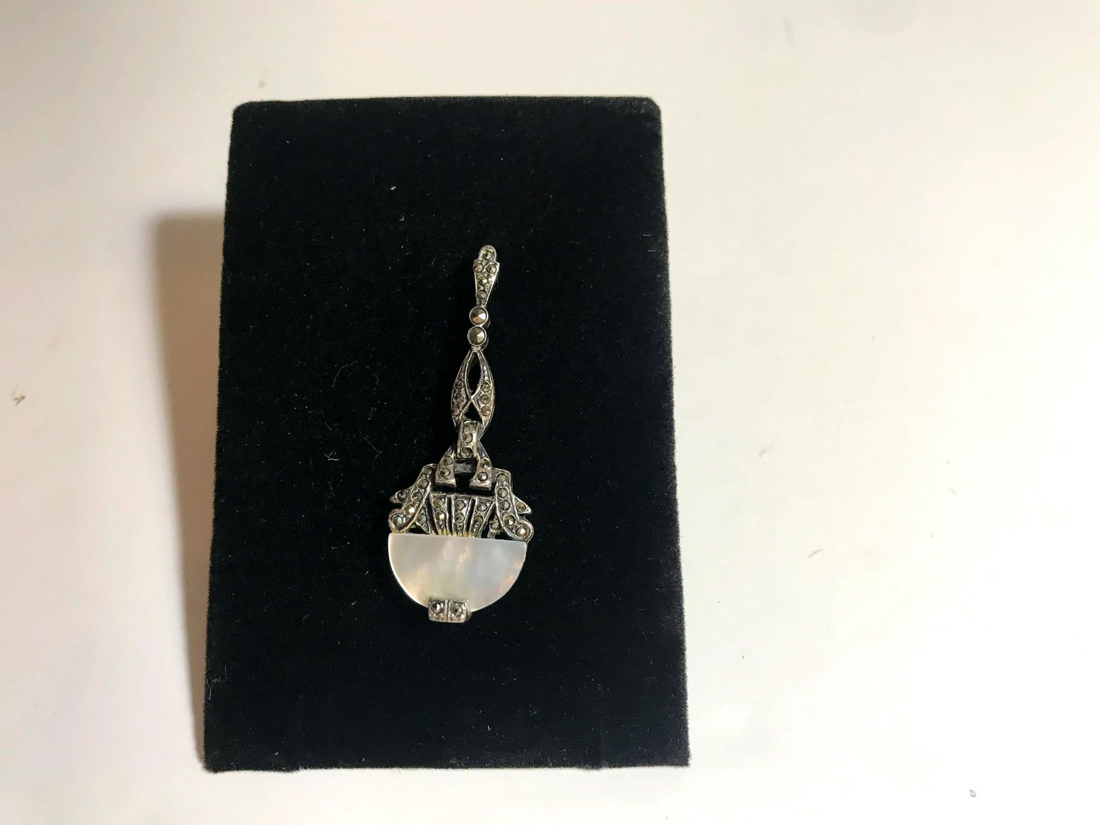 Nice Vintage Sterling Banjo pendant: Nice Vintage Sterling Banjo pendant with mother of pearl Nice Vintage Brooch Please view all photos as they are part of the description and condition of this Item, Feel free to contact me with questio