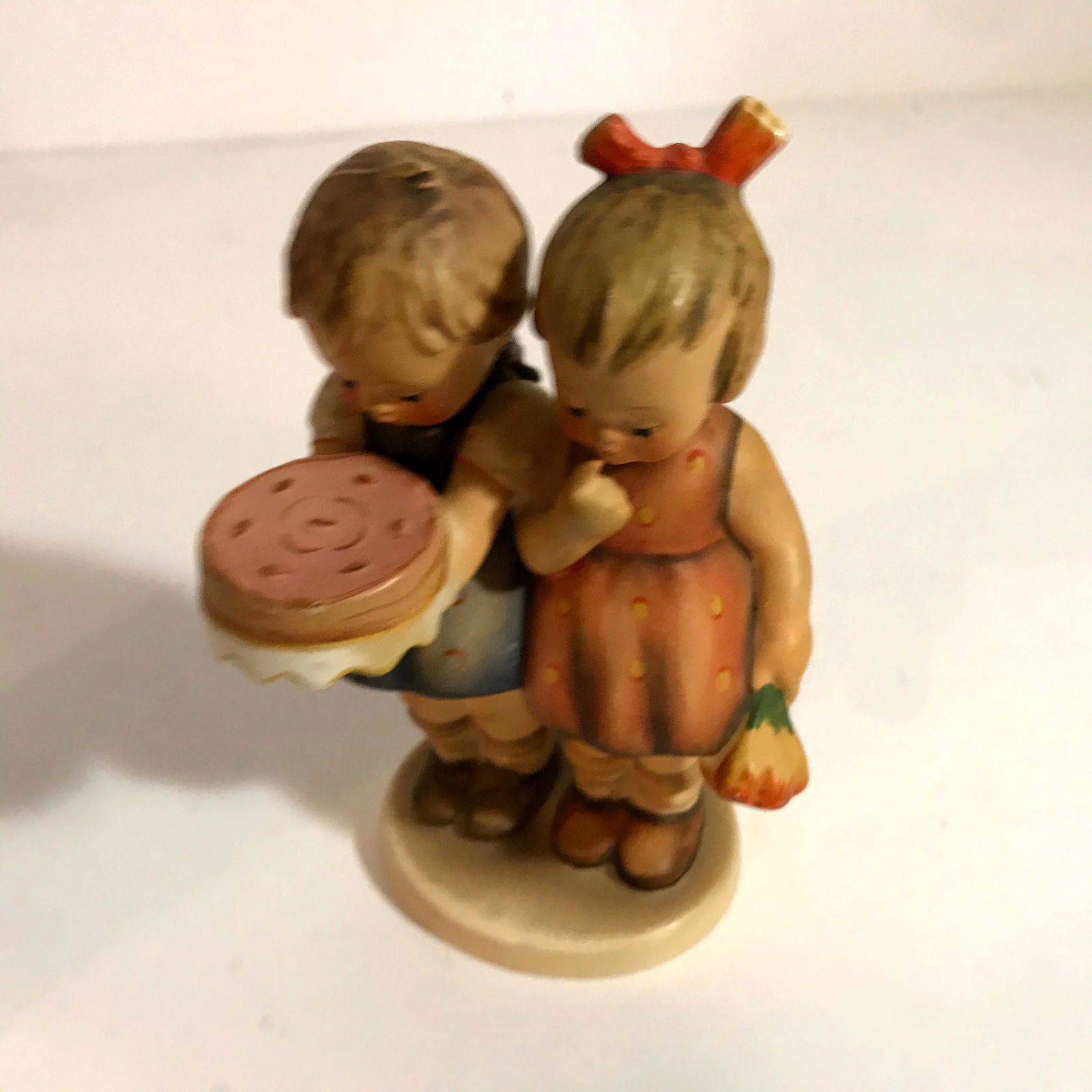 goebel hummel figurine # 176/0 HAPPY BIRTHDAY: goebel hummel figurine # 176/0 HAPPY BIRTHDAY Large 5.25" Please view all photos as they are part of the description and condition of this Item, Feel free to contact me with questions or picture reque