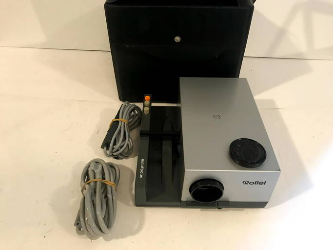 Rollei P35 Autofocus Slide Projector With Case