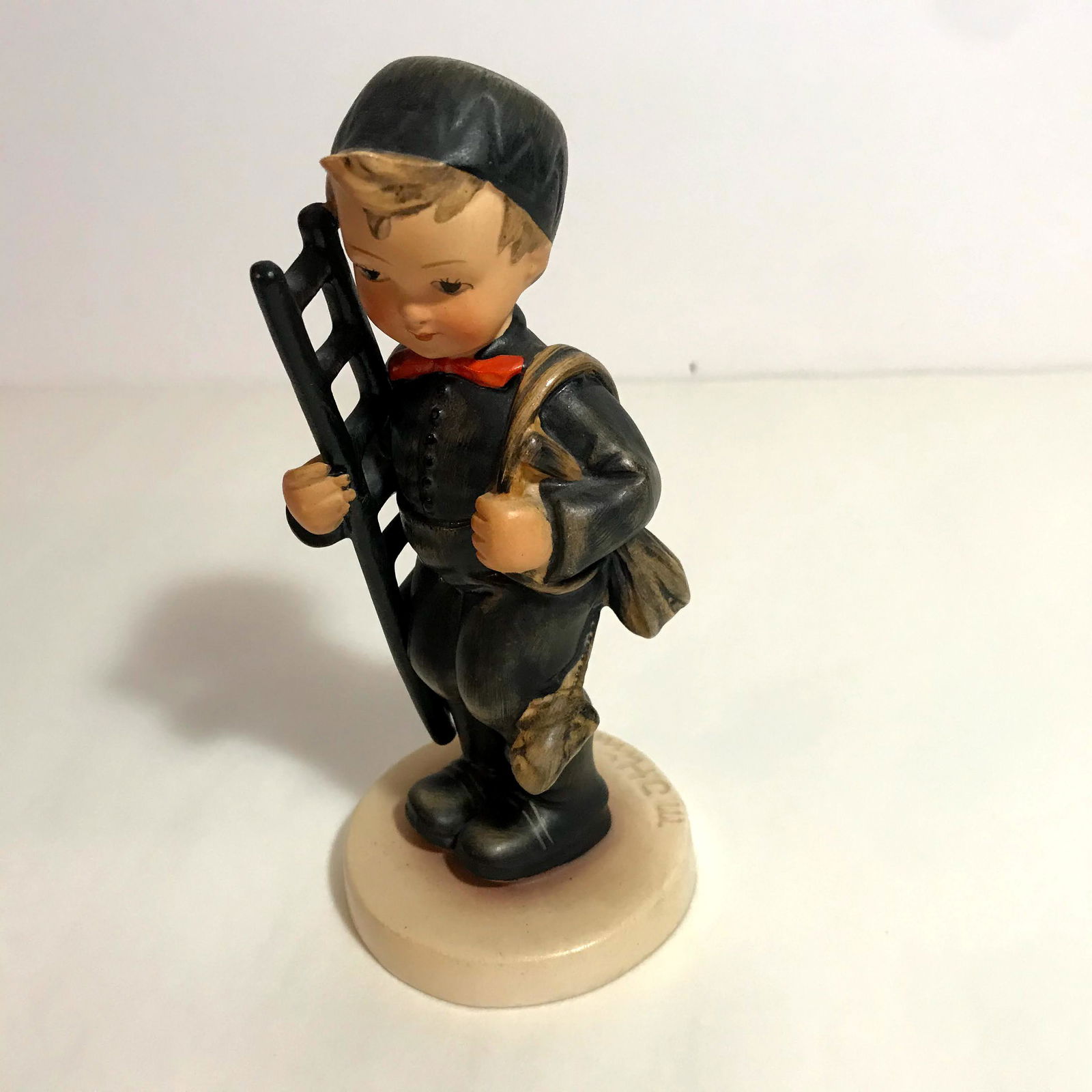 Hummel Figurine Chimney Sweep 12 (1 of 5)
