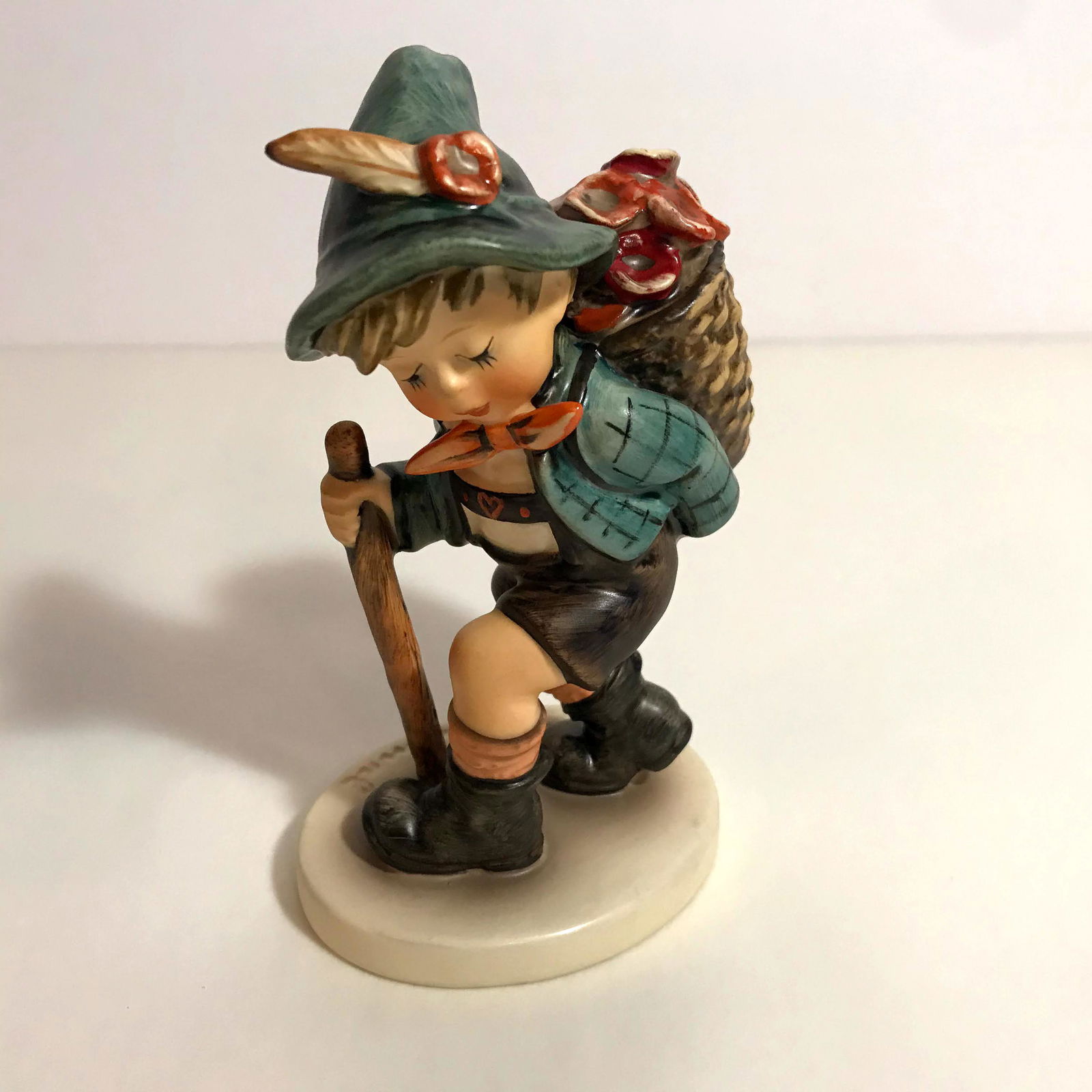 Hummel Figurine "FLOWER VENDOR " 381 (1 of 4)
